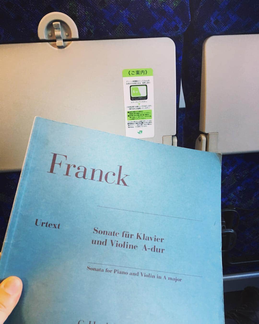 金子三勇士さんのインスタグラム写真 - (金子三勇士Instagram)「Studying #CesarFranck #ViolinPiano #Violinsonata #HenleUrtext #Score #music #train #Japan #フランク #ヴァアタオリンソナタ #勉強 #ピアノ #楽譜 #車内」4月16日 16時03分 - miyujikaneko_official