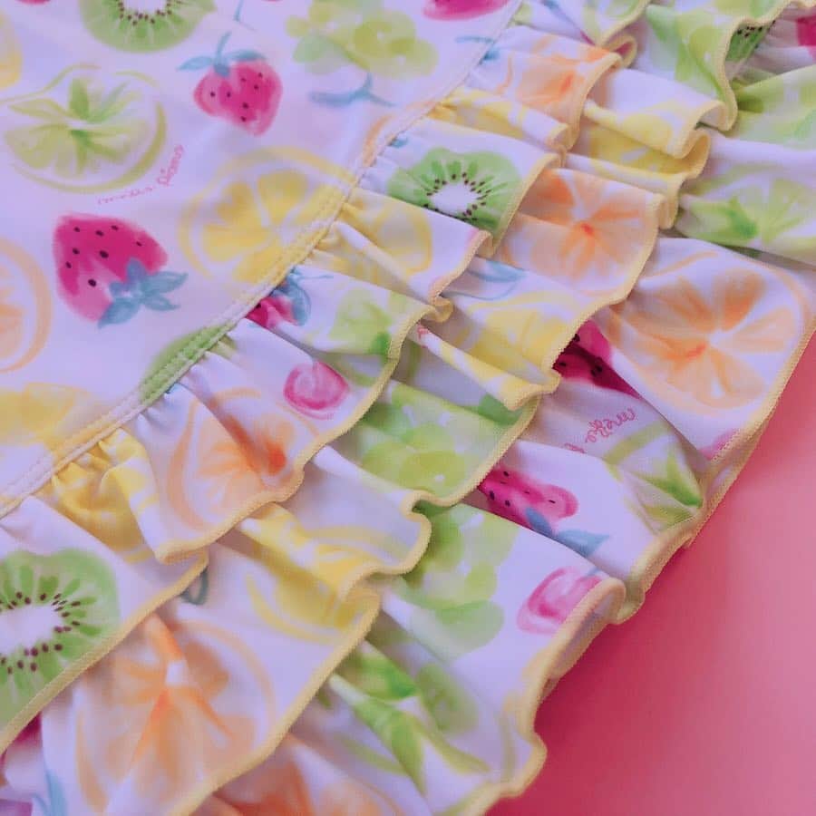 mezzo pianoさんのインスタグラム写真 - (mezzo pianoInstagram)「.﻿ ❤︎fruit &gingham check❤︎﻿ メゾ ピアノのスイムウェアが﻿ ショップに揃いました♡﻿ ﻿ フルーツ×ギンガムチェック柄が﻿ キュートなセパレートタイプの水着は﻿ 夏の主役に🍋🍒🍍🍓﻿ ﻿ ■水着 ￥8,532 ﻿ ※紫外線カット素材を使用しています。﻿ ﻿ ※商品の入荷状況は、お近くのショップまで﻿﻿﻿ お問い合わせください。 ﻿﻿﻿ ﻿﻿﻿ ※ NARUMIYAONLINEにて発売中。 ﻿﻿﻿﻿ ❤︎︎︎❤︎︎︎❤︎︎︎❤︎︎︎❤︎︎︎❤︎︎︎❤︎︎︎❤︎︎︎❤︎︎︎❤︎︎︎❤︎︎︎❤︎︎︎❤︎︎︎❤︎︎︎❤︎︎︎❤︎︎︎﻿﻿﻿﻿﻿﻿﻿﻿﻿ ﻿ #水着 #キッズ水着 #スイムウェア #キッズスウィムウェア ﻿ #メゾピアノ30周年﻿#メゾピアノ #mezzopiano﻿﻿﻿﻿﻿﻿﻿﻿﻿﻿﻿﻿﻿﻿﻿﻿﻿﻿ #summercollection #夏コレクション﻿﻿﻿﻿﻿﻿﻿﻿﻿﻿﻿﻿﻿#夏物#新作  #プリセス#女の子のママ #女の子ママとつながりたい #可愛い #女の子 #ピンク好き #ピンク＃ママスタグラム﻿#ママ撮 #インスタベイビー#ベビスタグラ#kidsfashion #kidswear ﻿ #pink #粉红色 #こども #子供服 #kidswear  #キッズファション #kidsfashion #ig_japan #ig_kids ﻿﻿﻿﻿﻿﻿ ﻿」4月16日 16時03分 - mezzopiano_official
