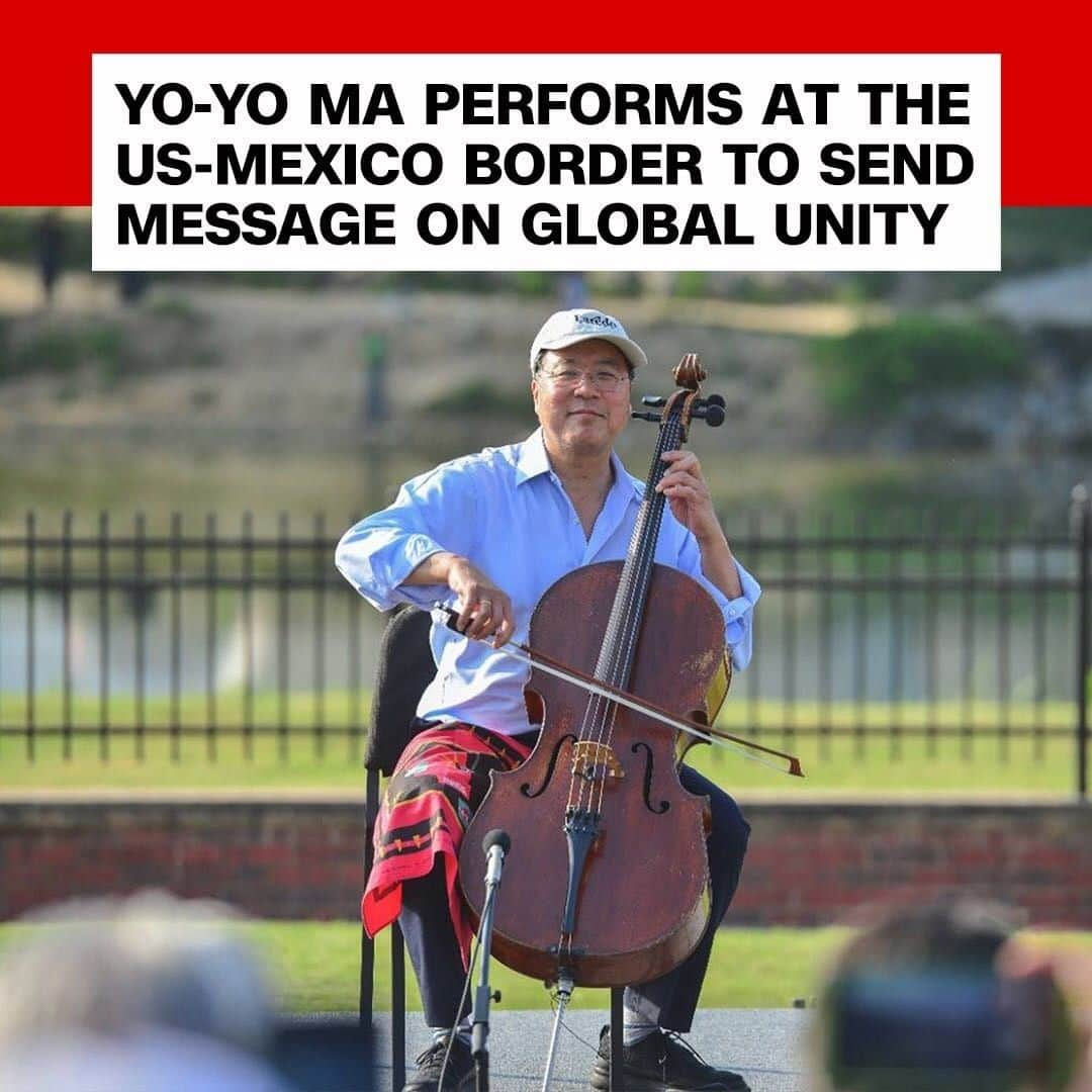 CNNさんのインスタグラム写真 - (CNNInstagram)「"In culture, we build bridges, not walls. A country is not a hotel and it's not full," said world-renowned cellist Yo-Yo Ma, who performed at the US-Mexico border on Saturday to make a statement about global unity. Ma's performance was planned as part of a Day of Action, a joint event involving Laredo and Nuevo Laredo, Mexico, to celebrate the common culture between the adjoining border cities. (📸:Gobierno de Nuevo Laredo/Facebook)」4月16日 16時00分 - cnn