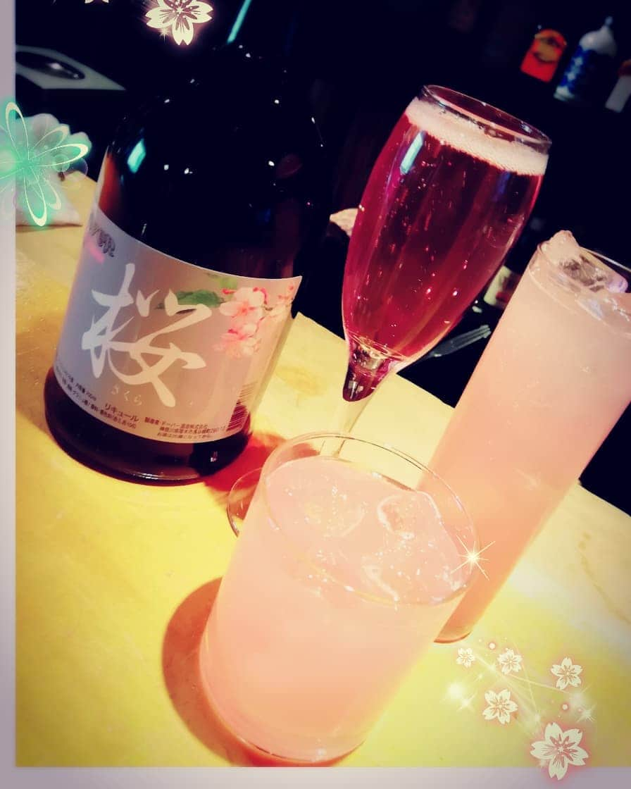 龍乃巣さんのインスタグラム写真 - (龍乃巣Instagram)「無国籍創作＆Bar 龍乃巣 . . ｢桜のカクテル｣ . #松本城夜桜会 帰りは#龍乃巣  で#さくらカクテル  いかがですか！？. . . ご来店お待ちしております。  #松本 #居酒屋 #松本駅前 #飲み屋 #松本居酒屋 #プチ宴会 #りゅうのす#歓迎会 #同窓会 #春 #美味しい #食べログ  #bar #matsumoto #さくら  #foodstagram #さくらカクテル #飲み放題あり #かしきり #結婚式二次会会場 #イベント #宴会 #二次会 #女子会  #結婚式二次会#梅 営業時間:ランチ(月〜木)11:30～14:00※ラストオーダー13:30 ディナー:18:00～翌1:00※ラストオーダー24:00(月～木、祝)18:00～翌3:00※ラストオーダー翌2:00(金、土、祝前日)」4月16日 16時12分 - ryu.no.su_matsumoto