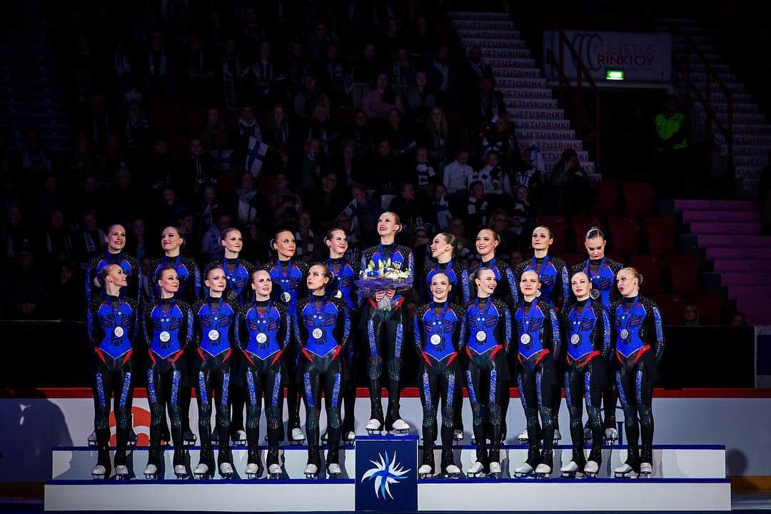 ISUグランプリシリーズさんのインスタグラム写真 - (ISUグランプリシリーズInstagram)「Have fun! In and out of competition!  #WorldSynchro #SynchroSkating」4月16日 16時07分 - isufigureskating_x