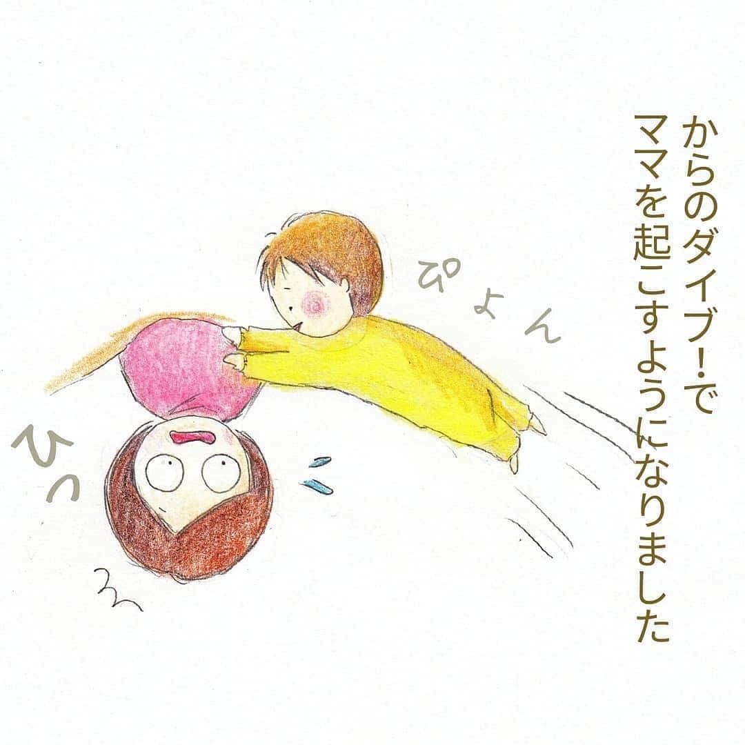 ママリさんのインスタグラム写真 - (ママリInstagram)「起こし方が新妻風💋 #ママリ⁣⠀プレゼント企画 #ママリラブレター 実施中✨ .⁣⠀ ＝＝＝⁣⠀ 寝ているときのかかとおとしなどは相変わらずです😂💦 ⁣⠀ ＝＝＝⁣⠀ .⁣⠀ @saori.itako⁣ さん、素敵な作品をありがとうございました😴⁣⠀ ⁣⠀ .⁣⠀ * ⌒⌒⌒⌒⌒⌒⌒⌒⌒⌒⌒⌒⌒⌒⌒⌒*⁣⠀⠀⠀⁣⠀ ⁣💫先輩ママに聞きたいことありませんか？💫⠀⠀⠀⠀⁣⠀ .⠀⠀⠀⠀⠀⠀⁣⠀ 「悪阻っていつまでつづくの？」⠀⠀⠀⠀⠀⠀⠀⁣⠀ 「妊娠から出産までにかかる費用は？」⠀⠀⠀⠀⠀⠀⠀⁣⠀ 「陣痛・出産エピソードを教えてほしい！」⠀⠀⠀⠀⠀⠀⠀⁣⠀ .⠀⠀⠀⠀⠀⠀⁣⠀ あなたの回答が、誰かの支えになる。⠀⠀⠀⠀⠀⠀⠀⁣⠀ .⠀⠀⠀⠀⠀⠀⁣⠀ 女性限定匿名Q&Aアプリ「ママリ」は @mamari_official  のURLからDL✨.⠀⠀⠀⠀⠀⠀⠀⠀⠀⠀⠀⠀⠀⠀⠀⠀⠀⠀⠀⠀⠀⠀⠀⠀⁣⠀ .⁣⠀ #育児ママ#育児中#育児ライフ#ワーママライフ#こそだて#育児の合間#子育て応援#子どものいる暮らし#育児を楽しむ#子育てあるある#子育ての悩み#ママさんと繋がりたい#子育てぐらむ#育休#赤ちゃん#子育てあるある#育児あるある#可愛い#癒し#ハイハイ#０歳#1歳⁣#赤ちゃんのいる生活#ママスタグラム⁣⠀」4月16日 16時19分 - mamari_official