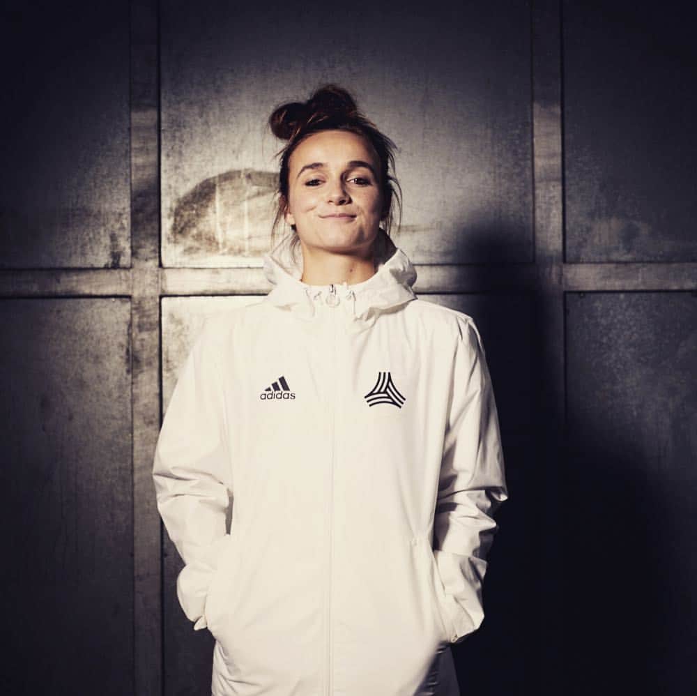 Lina Magullのインスタグラム：「Keep your head up, keep your heart strong 🎶🤝😊 #adidas」