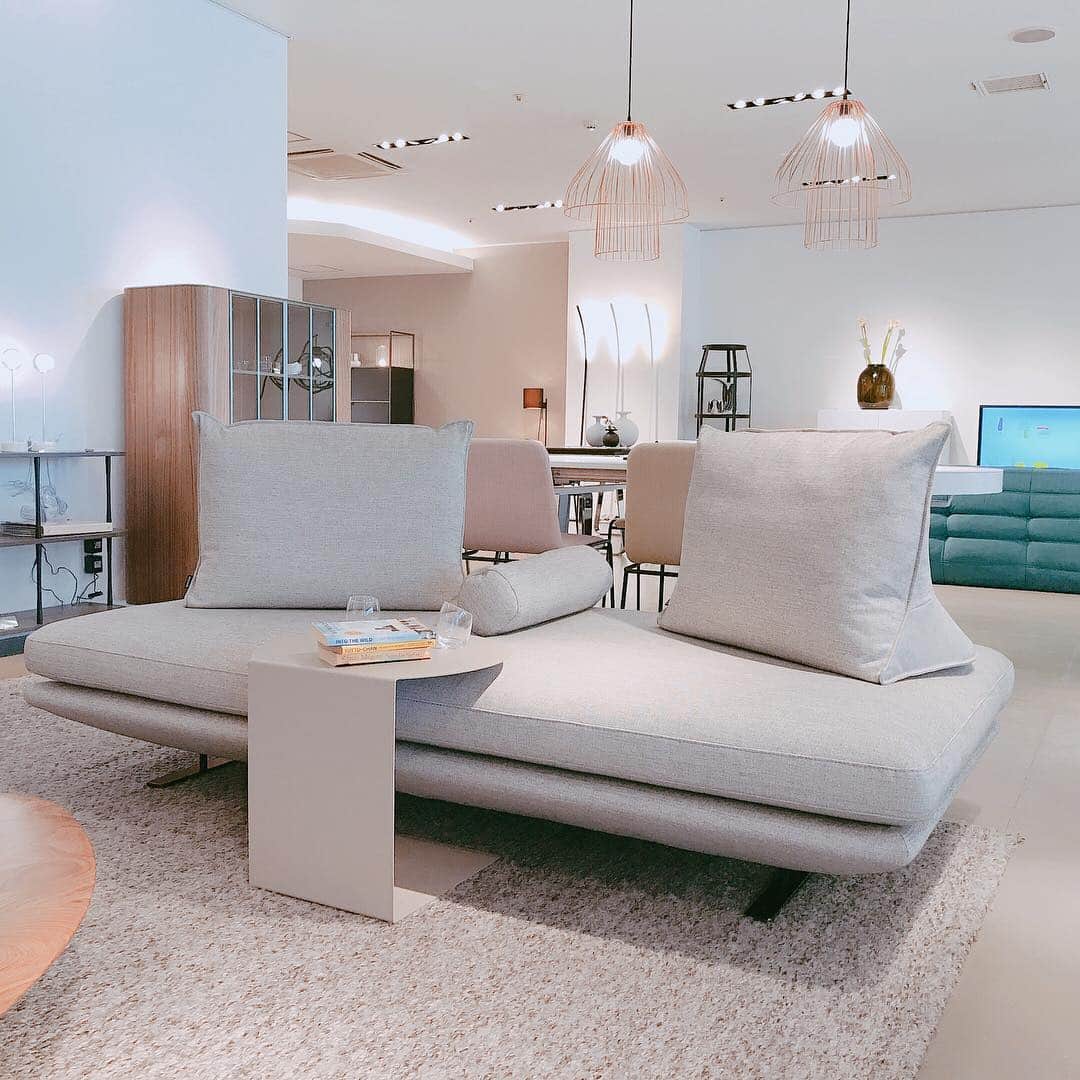 ligne roset shopのグルメインスタ