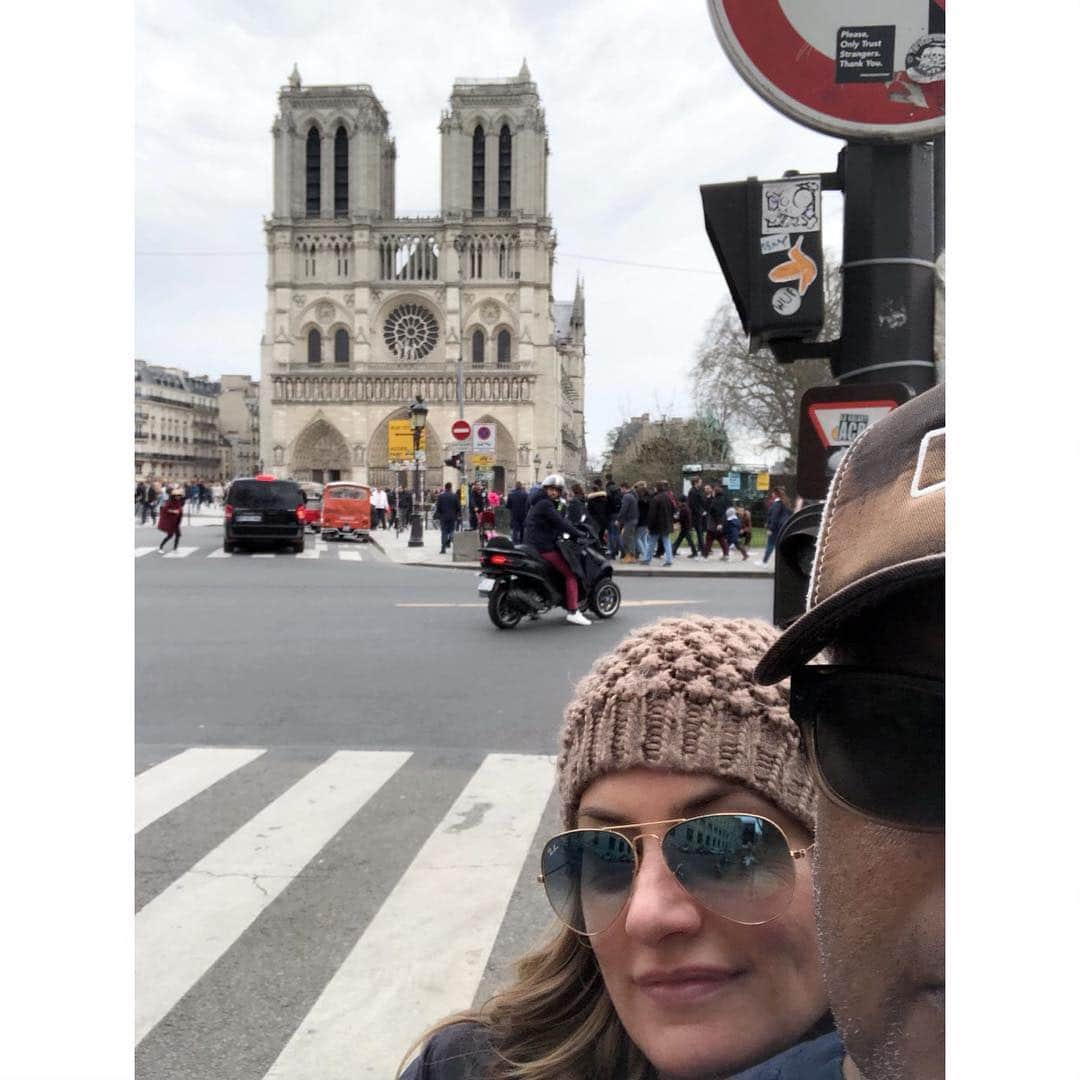 メッチェン・アミックさんのインスタグラム写真 - (メッチェン・アミックInstagram)「Feeling so sorry for the people of France. This is a heartbreaking and catastrophic loss to everyone around the globe 💔 These #notredame pix are from our trip to Paris just last spring - April of 2018」4月16日 16時37分 - madchenamick