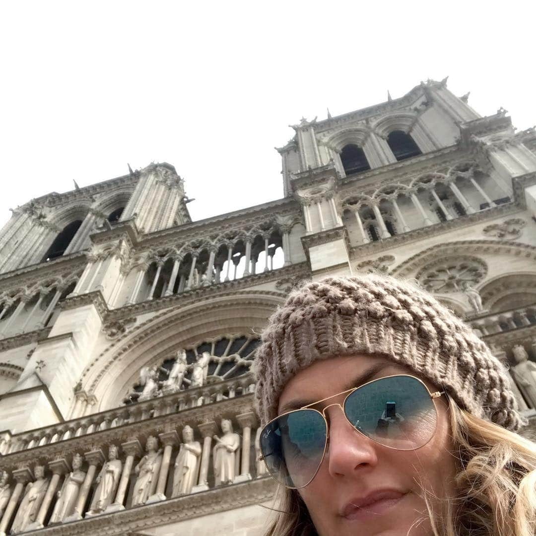 メッチェン・アミックさんのインスタグラム写真 - (メッチェン・アミックInstagram)「Feeling so sorry for the people of France. This is a heartbreaking and catastrophic loss to everyone around the globe 💔 These #notredame pix are from our trip to Paris just last spring - April of 2018」4月16日 16時37分 - madchenamick