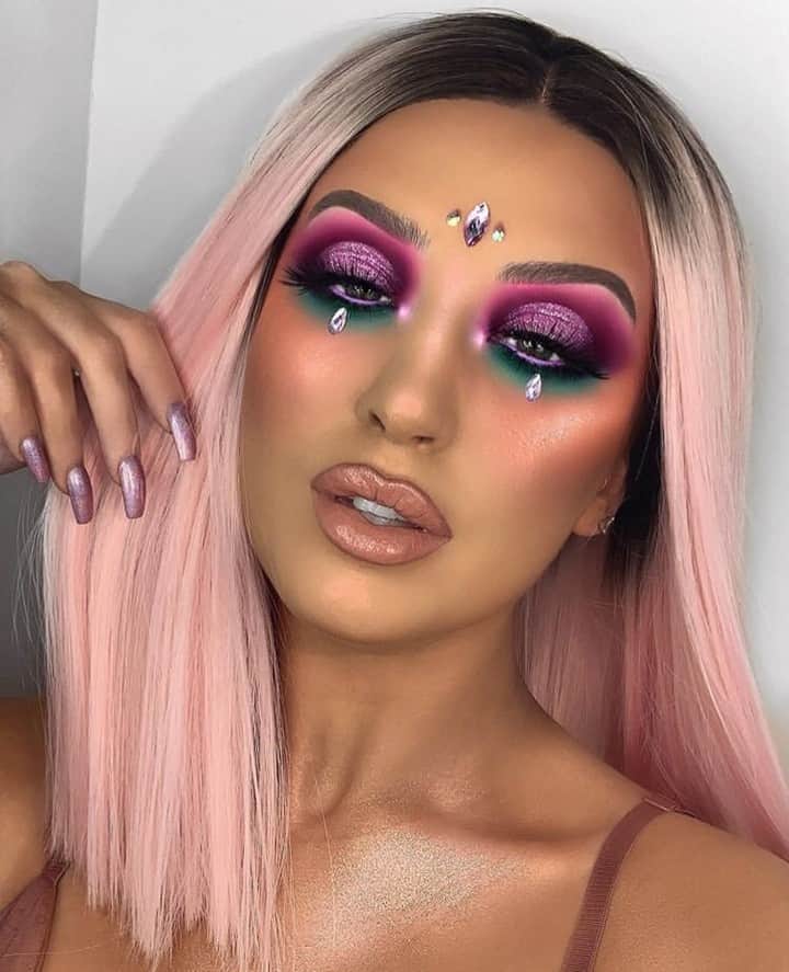 Makeup Addiction Cosmeticsさんのインスタグラム写真 - (Makeup Addiction CosmeticsInstagram)「@ciaciaxo⁣ Bringing you Coachella vibes 🎡⁣ Lips:⁣ @makeupaddictioncosmetics ‘ceo uncovered’ and ‘peach smitten’ that I got in @roisindohertysalons along with @fentybeauty gloss bomb on top 💗⁣ #makeupaddictioncosmetics #makeupaddiction  #universodamaquiagem_oficial ⁣ #brian_champagne #shimycatsmua ⁣」4月16日 16時40分 - makeupaddictioncosmetics