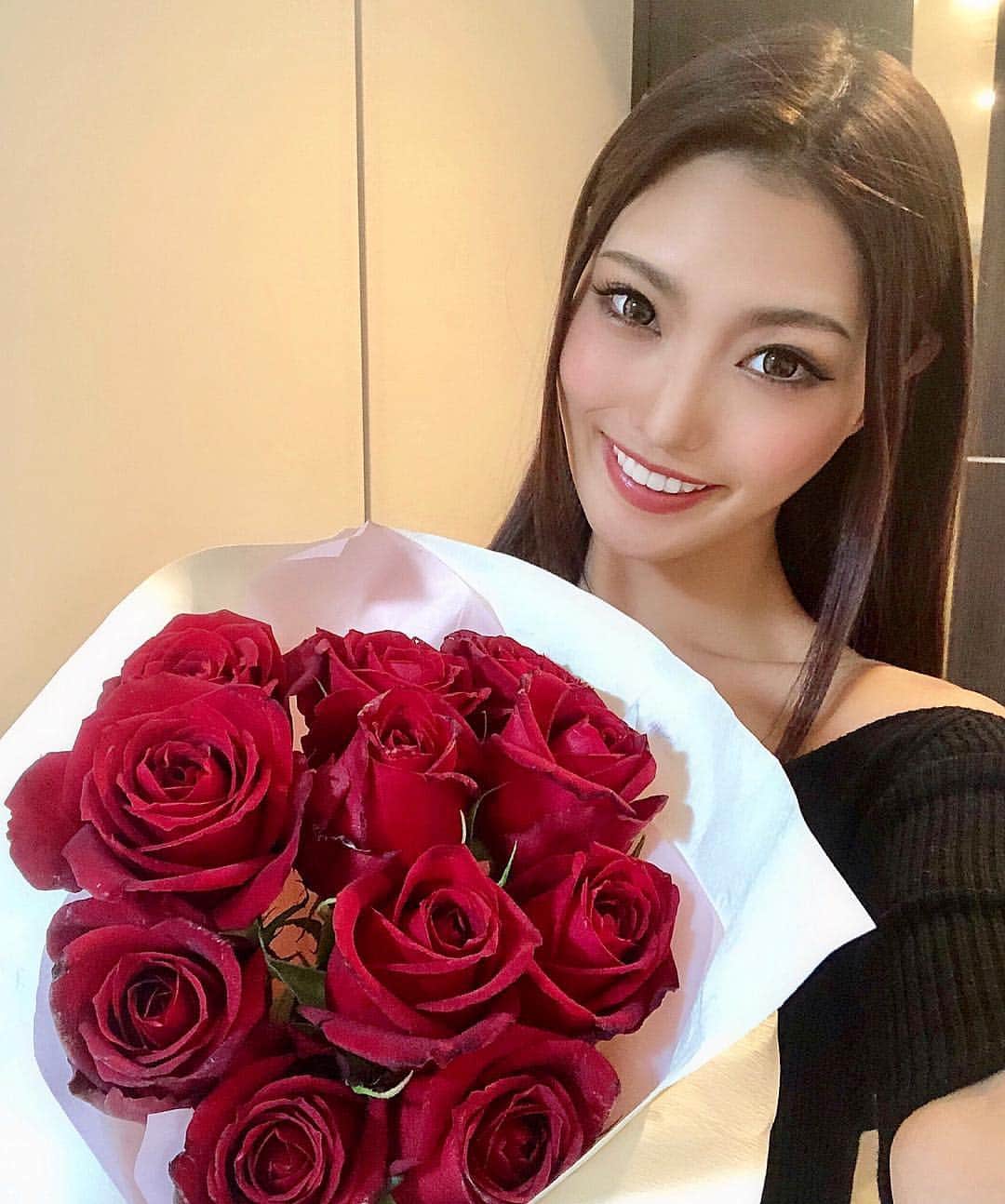 のインスタグラム：「Thank you for all the lovely birthday wishes🥺🥺✨ I seriously appreciate it... every single one of them!!!😫♥️ お誕生日をお祝いしてくださった皆さんありがとうございます😭 今ヨーロッパにいて時差がありましたがひとつひとつちゃんと見ています... あたたかくて幸せな気持ち🥰 本当にありがとうございます!!涙 ♥️♥️♥️♥️♥️♥️♥️♥️♥️♥️♥️♥️ #416 #birthdaygirl #thankyou #xoxo」