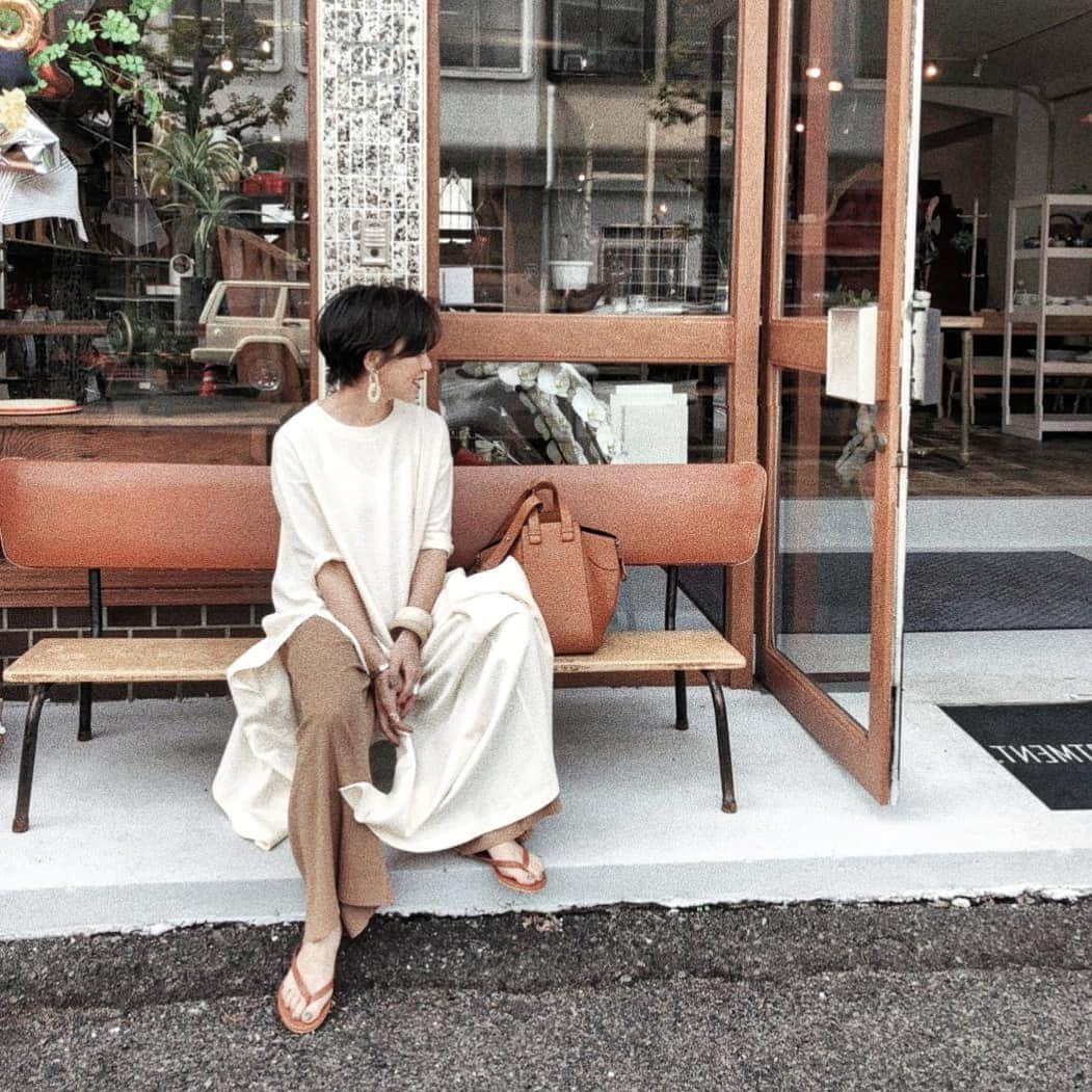 neokazumiのインスタグラム：「・ sIit dress OP ・ 柔らかいTeeシャツ生地 を使用して量感もたっぷり。 ウエストのリボンは 縛っても縛らなくても いい感じになるように仕上げました ・ #ariesmirage#ariesmirage別注 #ドレスワンピ#neokazumi」