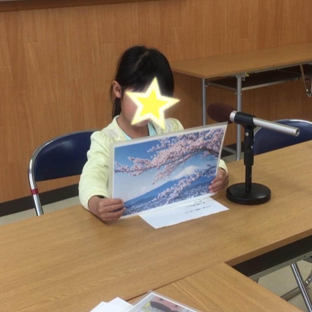 村瀬寛美さんのインスタグラム写真 - (村瀬寛美Instagram)「新一年生大募集中！  初めての学校生活が始まりました。 まだ学校に慣れていないお子さんも、 楽しく過ごすために、 ハキハキ話す力をつけていきませんか？  体験、見学もぜひどうぞ。 【子ども話し方教室】 ▷毎月第２.４土曜２時から ▷星ヶ丘コミュニティセンター （星ヶ丘駅すぐ）  #子ども話し方教室 #ハキハキ話す #アナウンサー体験 #アナウンサーが教える話し方教室#名古屋#星ヶ丘#一年生#見学、体験#習い事#小学生」4月16日 17時17分 - murase.hiromi.5