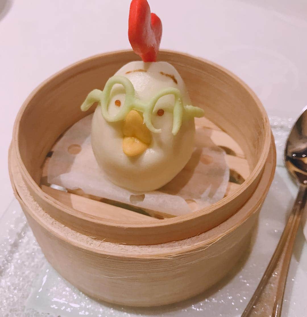 三浦泉さんのインスタグラム写真 - (三浦泉Instagram)「* #ディズニーエクスプローラーズロッジ  で飲茶ディナー いただきました🎉🍽 *  ディズニーらしく飲茶にもミッキーが登場❣️ どれも美味しく 絶品でした🍽😊♥️ * @himemode  ちゃんとテンション上がってます🎉😊♥️💗 #香港ディズニーランド  #女子旅　 #ここはもっとハッピー #香港 #香港旅行  #香港ディズニー #desneyexplorerslodge #飲茶 #飲茶ディナー」4月16日 17時12分 - princessizu1201
