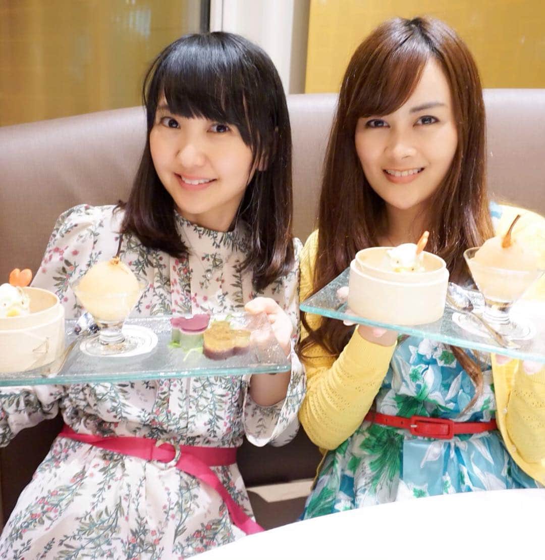 三浦泉さんのインスタグラム写真 - (三浦泉Instagram)「* #ディズニーエクスプローラーズロッジ  で飲茶ディナー いただきました🎉🍽 *  ディズニーらしく飲茶にもミッキーが登場❣️ どれも美味しく 絶品でした🍽😊♥️ * @himemode  ちゃんとテンション上がってます🎉😊♥️💗 #香港ディズニーランド  #女子旅　 #ここはもっとハッピー #香港 #香港旅行  #香港ディズニー #desneyexplorerslodge #飲茶 #飲茶ディナー」4月16日 17時12分 - princessizu1201