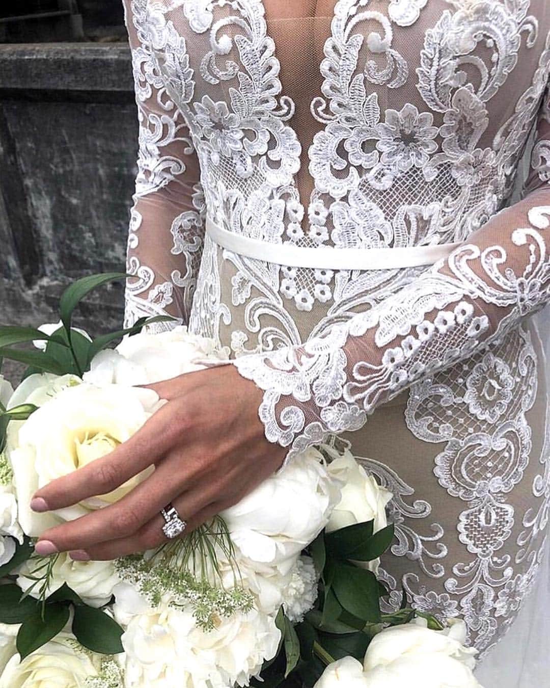 Steven Khalilさんのインスタグラム写真 - (Steven KhalilInstagram)「The perfect ring and flowers to complement this intricate lace gown on #StevenKhalilBride Nancy. #StevenKhalil Photo @imagehausweddings」4月16日 17時22分 - steven_khalil