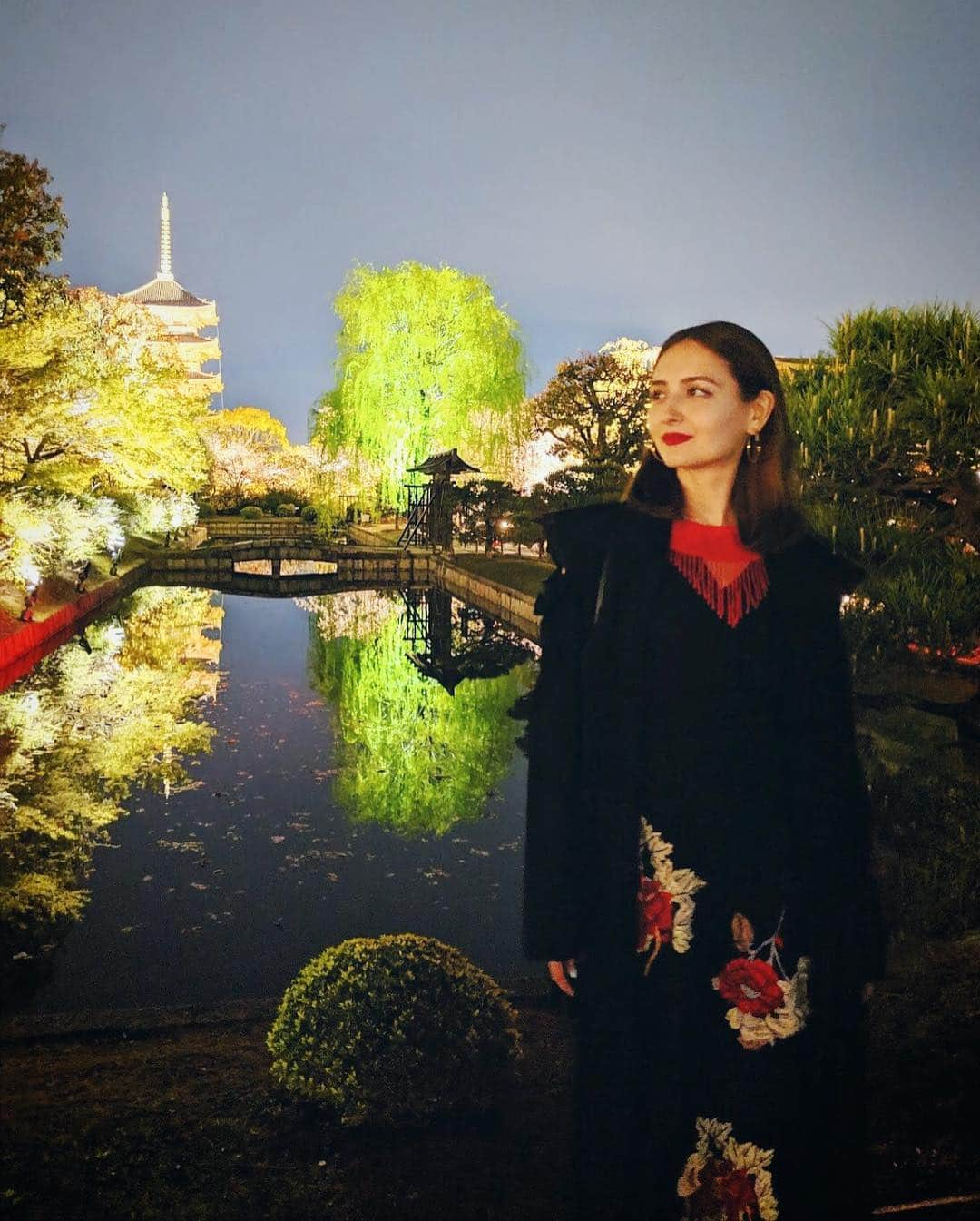 エリーローズさんのインスタグラム写真 - (エリーローズInstagram)「BLESSED IN KYOTO  京都の夜桜に圧巻🌸🏯🌸 #東寺 #ラスボス感」4月16日 17時14分 - ellirose