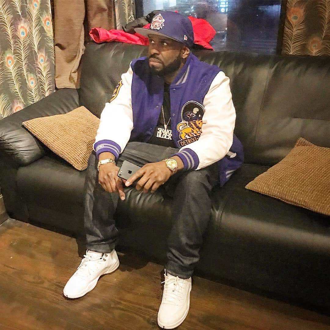 ファンクマスター・フレックスのインスタグラム：「Just thinking of the next master plan... LIES... thinking about 2 hotdogs from Papayas (72nd st)  extra onions and ketchup! 🤷🏿‍♂️」