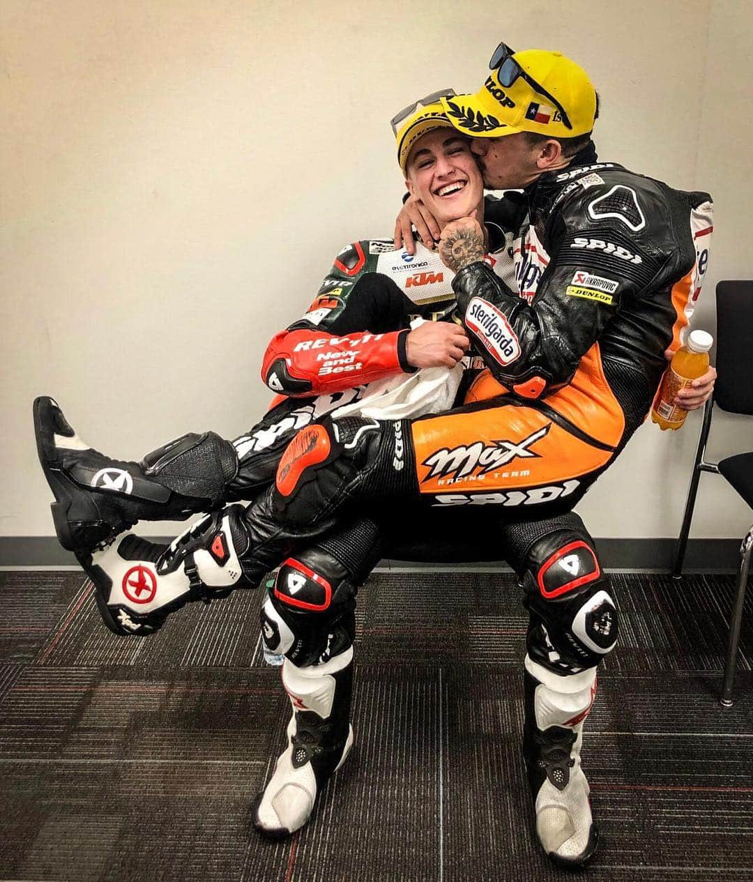 MotoGPさんのインスタグラム写真 - (MotoGPInstagram)「On track rivals ⚔ off track friends 😘 // Lifelong mates @aroncanet44 and @jaumemasia5 had good reasons to celebrate after finishing the #AmericasGP 🇺🇸 P1-P2 in #Moto3 🥳 #AC44 #JM5 #MotoGP #Motorcycle #Racing #Motorsport」4月17日 3時08分 - motogp