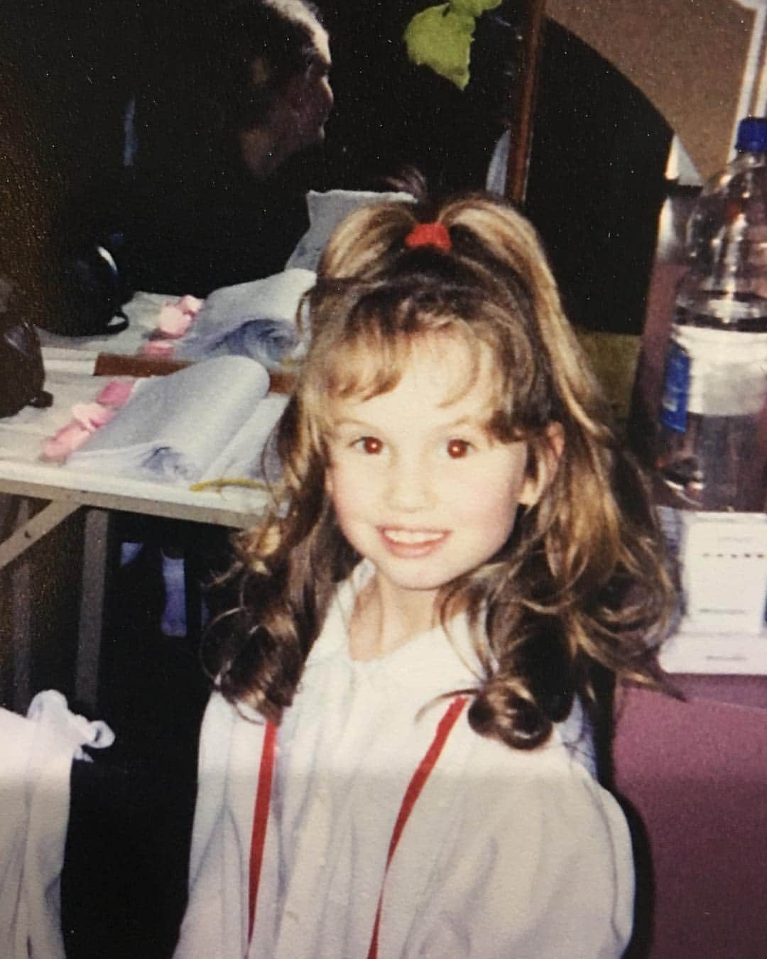 デビー・ライアンのインスタグラム：「all I ever wanted to do was act, learn and wear menswear. now I’m a grown-up and I get to do all three 🐭🎩」