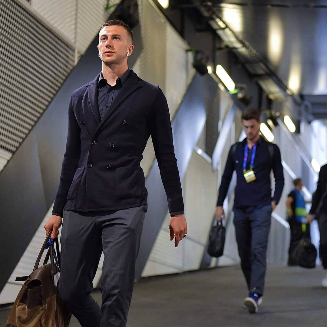 ユヴェントスFCさんのインスタグラム写真 - (ユヴェントスFCInstagram)「Walking into another big @championsleague night 🏆⭐ #GETREADY #JuveAjax #FinoAllaFine #ForzaJuve」4月17日 3時08分 - juventus