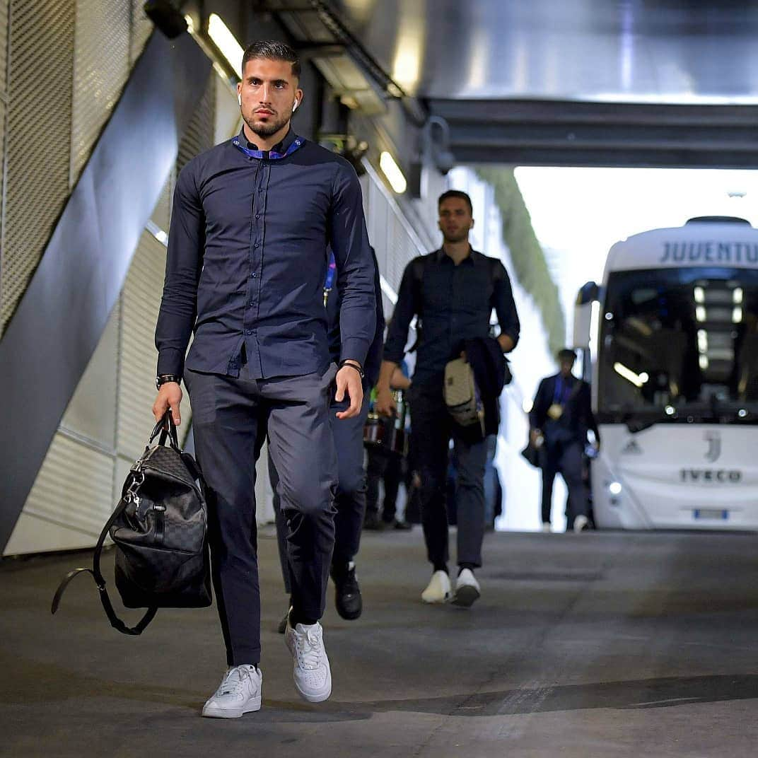 ユヴェントスFCさんのインスタグラム写真 - (ユヴェントスFCInstagram)「Walking into another big @championsleague night 🏆⭐ #GETREADY #JuveAjax #FinoAllaFine #ForzaJuve」4月17日 3時08分 - juventus