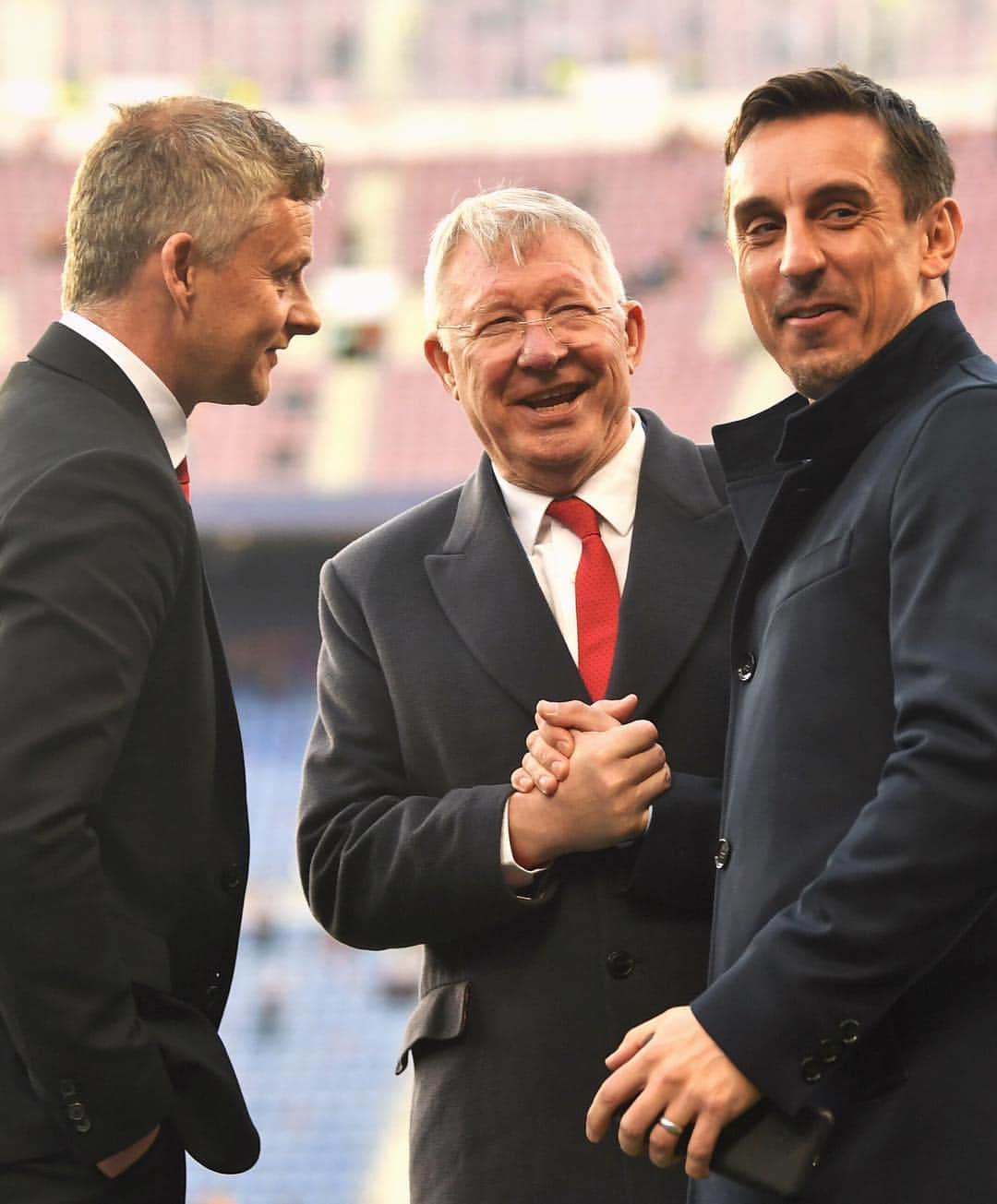 マンチェスター・ユナイテッドさんのインスタグラム写真 - (マンチェスター・ユナイテッドInstagram)「The boss caught up with a few familiar faces pre-match... 👀😍 #MUFC #ChampionsLeague」4月17日 3時23分 - manchesterunited