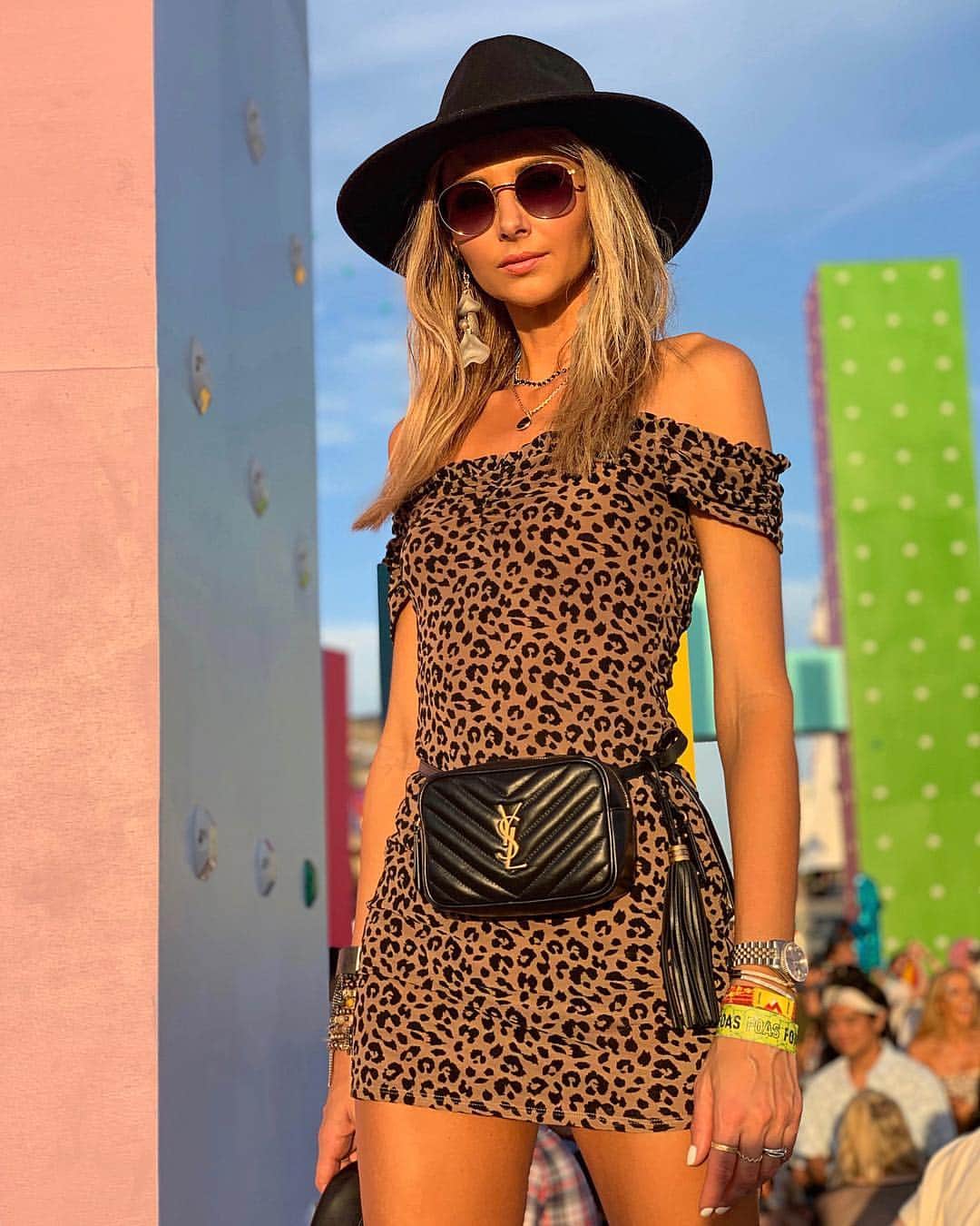 Ludi Delfinoさんのインスタグラム写真 - (Ludi DelfinoInstagram)「Golden hour 👩🏼😎🎡🌴☀️#coachella19 @styledbydais」4月17日 3時35分 - ludidelfino