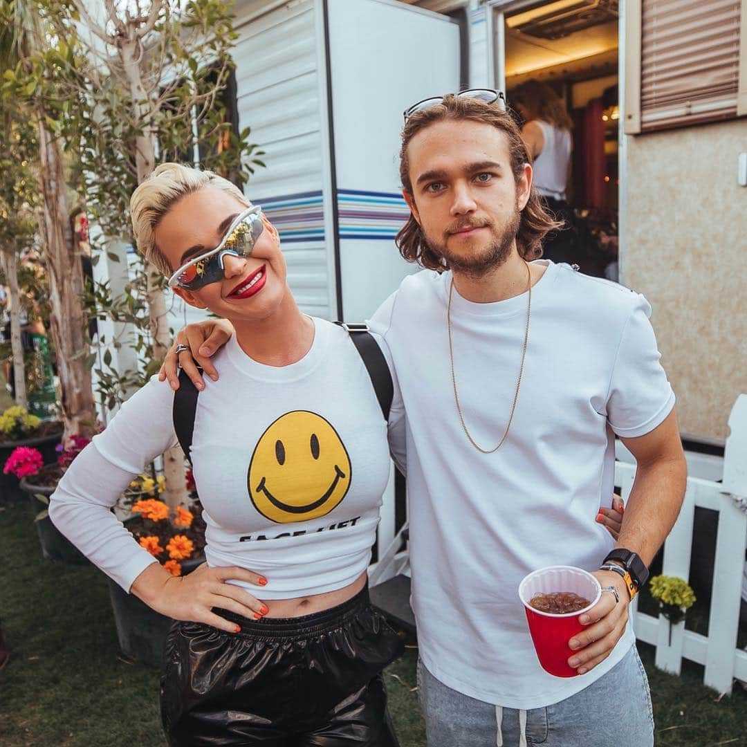 ゼッドさんのインスタグラム写真 - (ゼッドInstagram)「Coachella weekend 1 was a dream!!! Can’t wait for weekend 2!! 🥰 Hope you like surprises 😏🤓! 📸: @danilolewis 📹: @chrisyoder」4月17日 4時00分 - zedd