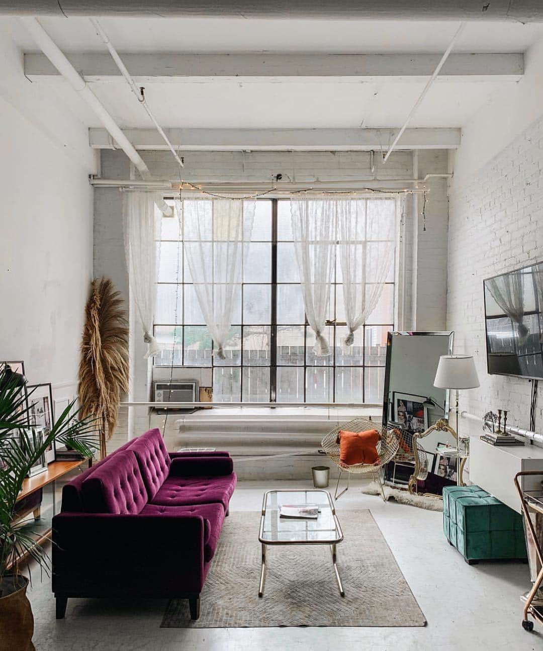 My Interiorさんのインスタグラム写真 - (My InteriorInstagram)「Spectacular Loft by @ashkanhobian #interior #interiordesign #livingroom #couch #sofa #loft #myinterior」4月16日 19時16分 - myinterior