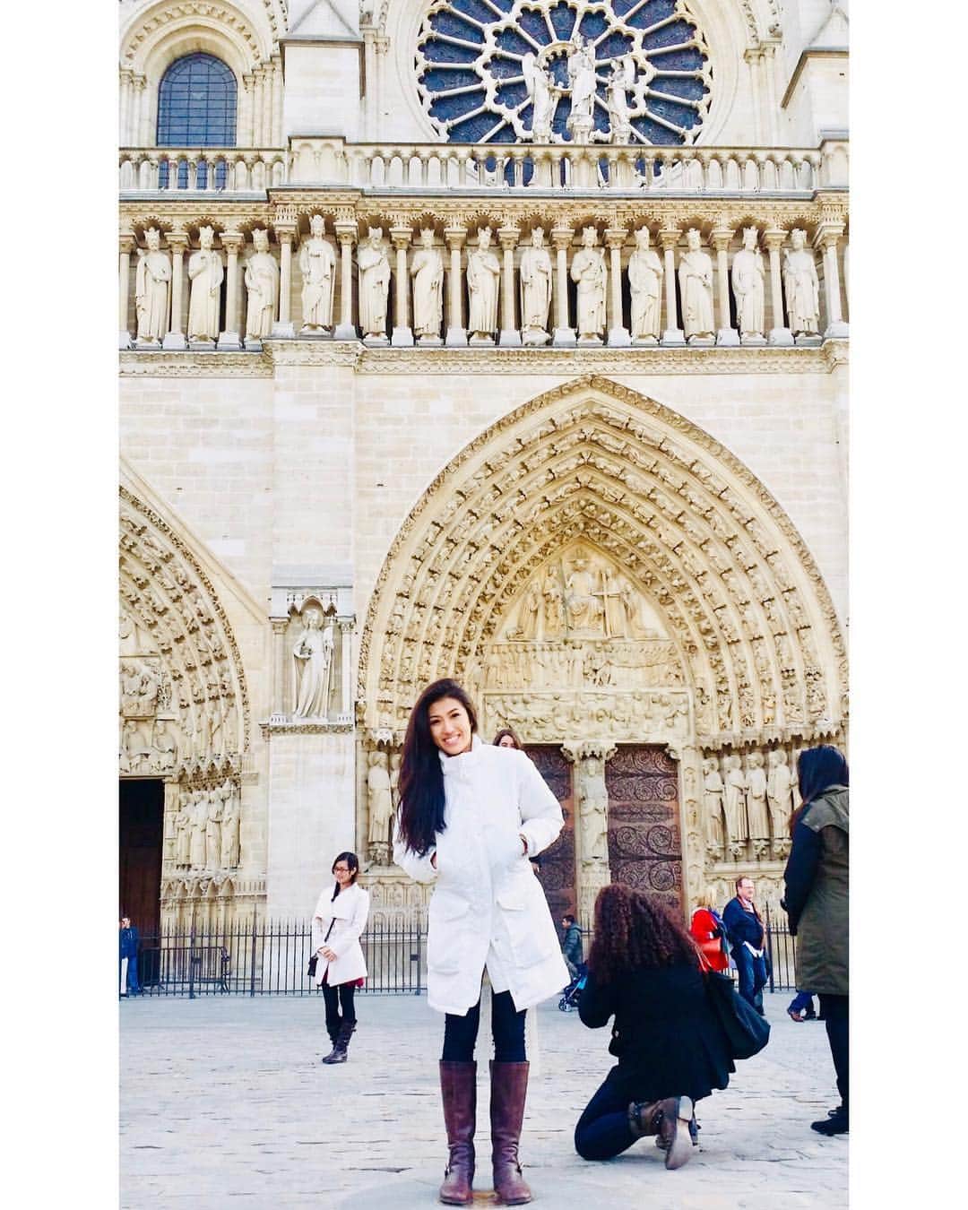 オリビア・タイのインスタグラム：「What a sad day for art, history, and mankind. I heard that millions are pledging to have the Notre Dame de Paris restored. I hope it’s true. Get well soon, Notre Dame! 💜🇫🇷」