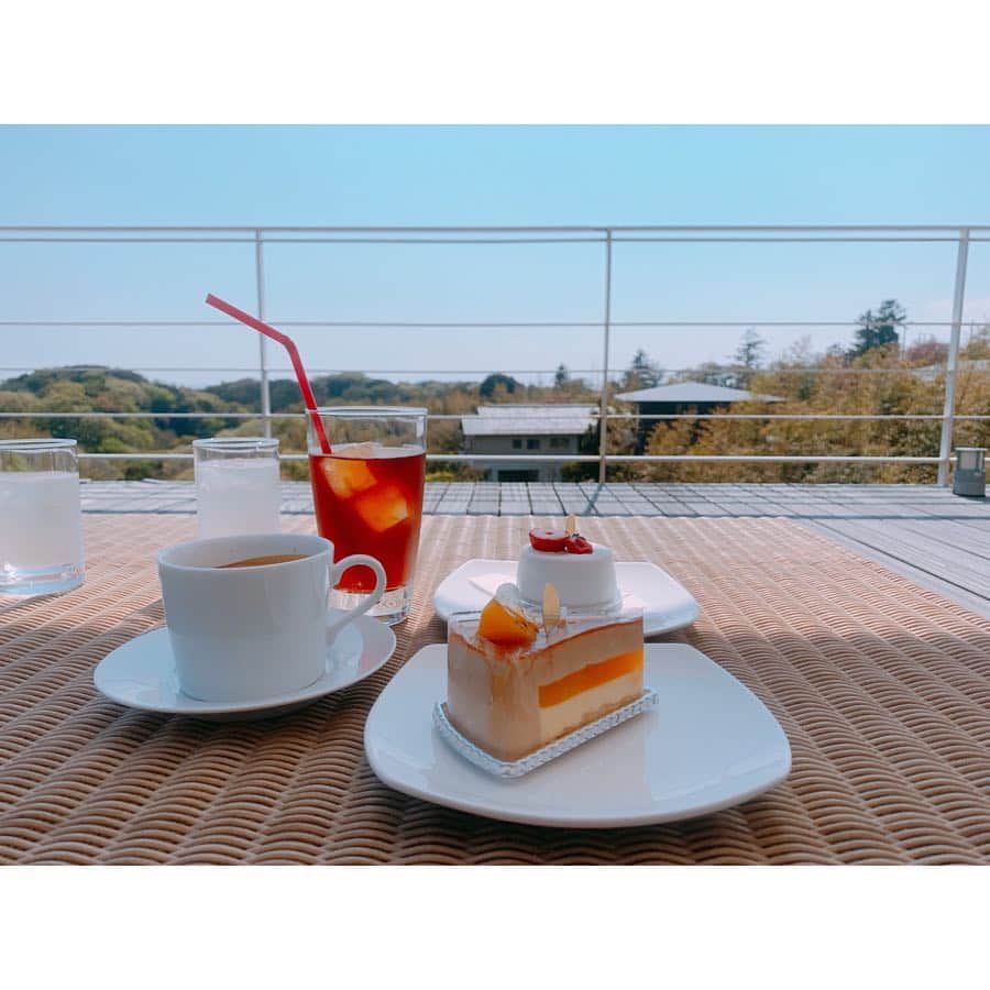 赤松麻里菜さんのインスタグラム写真 - (赤松麻里菜Instagram)「#西鎌倉 にあるケーキ屋さん#ルミリュウ鎌倉山 へ行って来ました🍰✨ 開放感溢れる#オープンテラス はとっても静かで鳥の囀りが聴こえて、すごく居心地が良かった😢🧁💕 頂いたオレンジのケーキ🍊もしっとり食感で、甘すぎず美味しかった🥰 暑くなる前にまた行きたいな☕️💕 #鎌倉 #ケーキ #カフェ #鎌倉山」4月16日 19時34分 - marigram0726