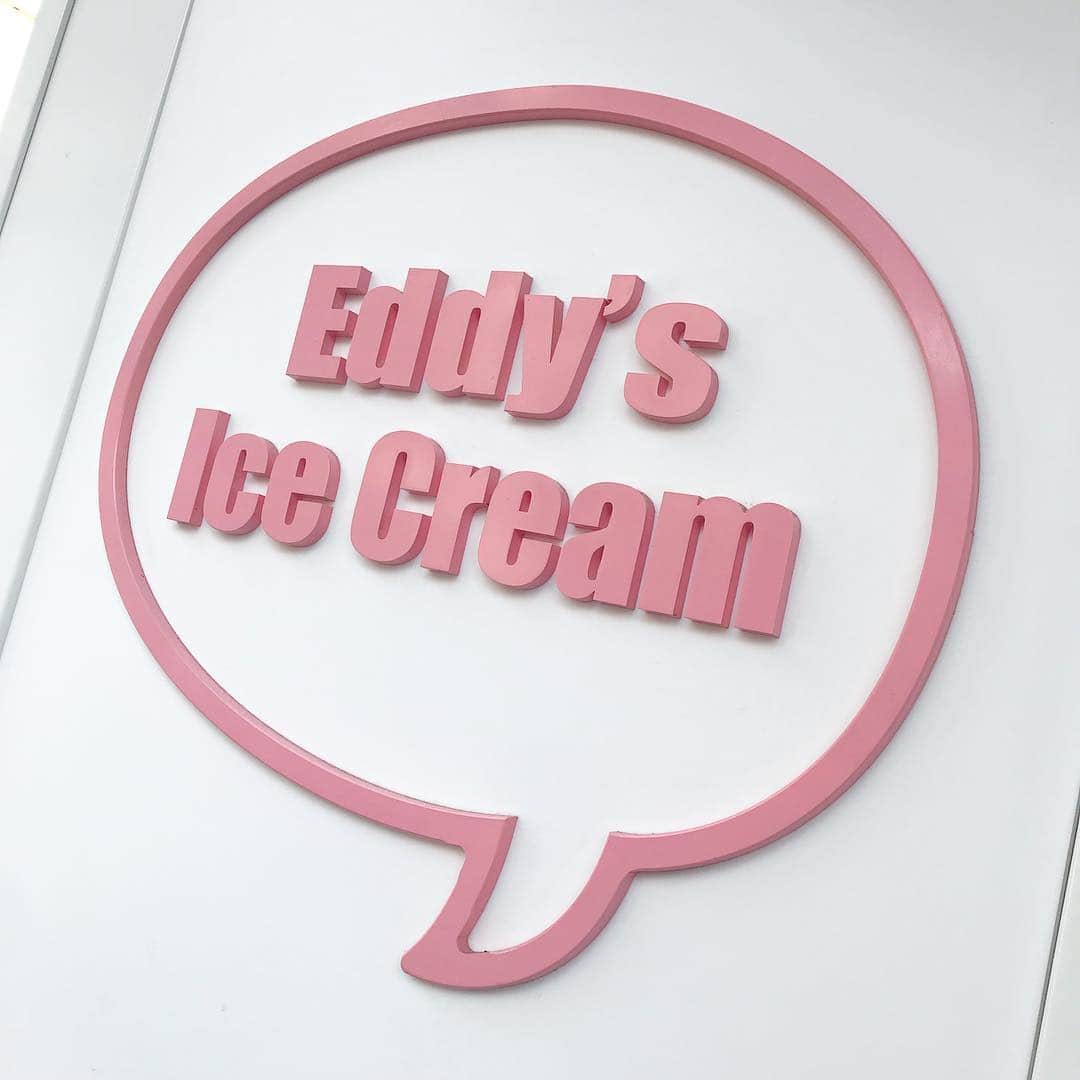中道あすかさんのインスタグラム写真 - (中道あすかInstagram)「ほぺたろうと、 表参道 の#eddysicecream (@eddys_ice_cream_ )で、 デート🥰❤️ . .  可愛すぎる#ソフトクリーム で 食べるのもったいなー🙄🤣 . . .  どんなデコにしようか、 選ぶのも楽しかったーっ🥰 . . .  持って食べてるだけで、 歩いてる人から、 めっちゃ「あのソフト可愛い〜 😍💓」って めっちゃ言われた😂💓 . . . #表参道 か#原宿 行ったら、 また行ってみて〜😘🌸 @charmy.hawaii  @eddys_ice_cream_ . . . .  #PR #charmyhawaii #hub_charmy #ハワイ#原宿スイーツ#スイーツ#sweets#可愛い#kawaii#japan#hawaii#フォトジェニック#インスタ映え#親子#ママ#親バカ部#親バカ#キッズコーデ#instagood」4月16日 19時28分 - asuroom
