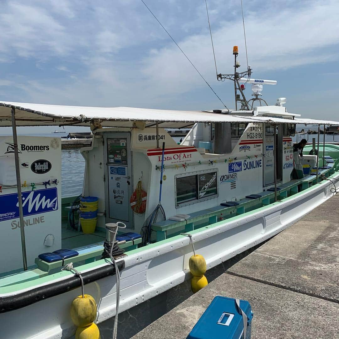 長谷川穂積さんのインスタグラム写真 - (長谷川穂積Instagram)「4月16日は初めて世界チャンピオンなった日と一年前にジム設立した日 なのでスタッフとタイ釣り行ってきた めでタイ #hozumi hasegawaフィットネス&ボクシング #須磨」4月16日 19時30分 - hozumi_hasegawa