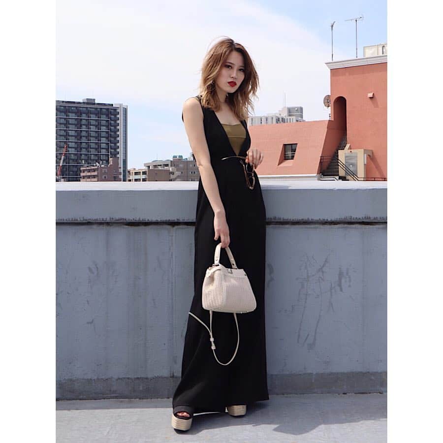 EMODA_LOOK BOOKさんのインスタグラム写真 - (EMODA_LOOK BOOKInstagram)「#MYSTYLEEMODA ㅤㅤㅤ @haruka__sakamoto 164cm ㅤㅤㅤ ・BODY FIT KNIT T/T ・CROSS LINE JUMP SUIT ㅤㅤㅤ ㅤㅤㅤ 着用アイテムはTOPのURLからCHECK✈️ ㅤㅤㅤ #EMODA #RUNWAYchannel @emoda_official」4月16日 19時34分 - emoda_snap