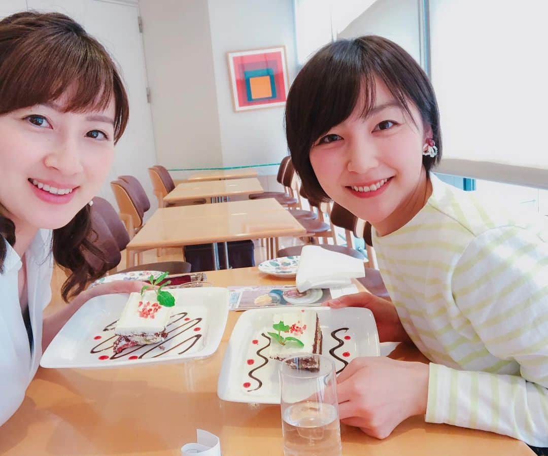 山崎萌絵さんのインスタグラム写真 - (山崎萌絵Instagram)「先日のまい姫👸💕ショートも似合う〜！福岡の局では唯一の同期アナなのです✨ . #橋本真衣 #tnc #お喋りランチ #同期 #福岡 #平成2年生まれ」4月16日 19時39分 - moeyamasaki.kbc