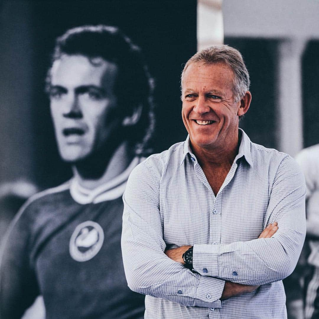 スウォンジー・シティAFCさんのインスタグラム写真 - (スウォンジー・シティAFCInstagram)「🎉 Penblwydd Hapus 🎂 ••• Happy 6️⃣5️⃣th birthday to #Swans legend, Alan Curtis. 🙌」4月16日 19時50分 - swansofficial