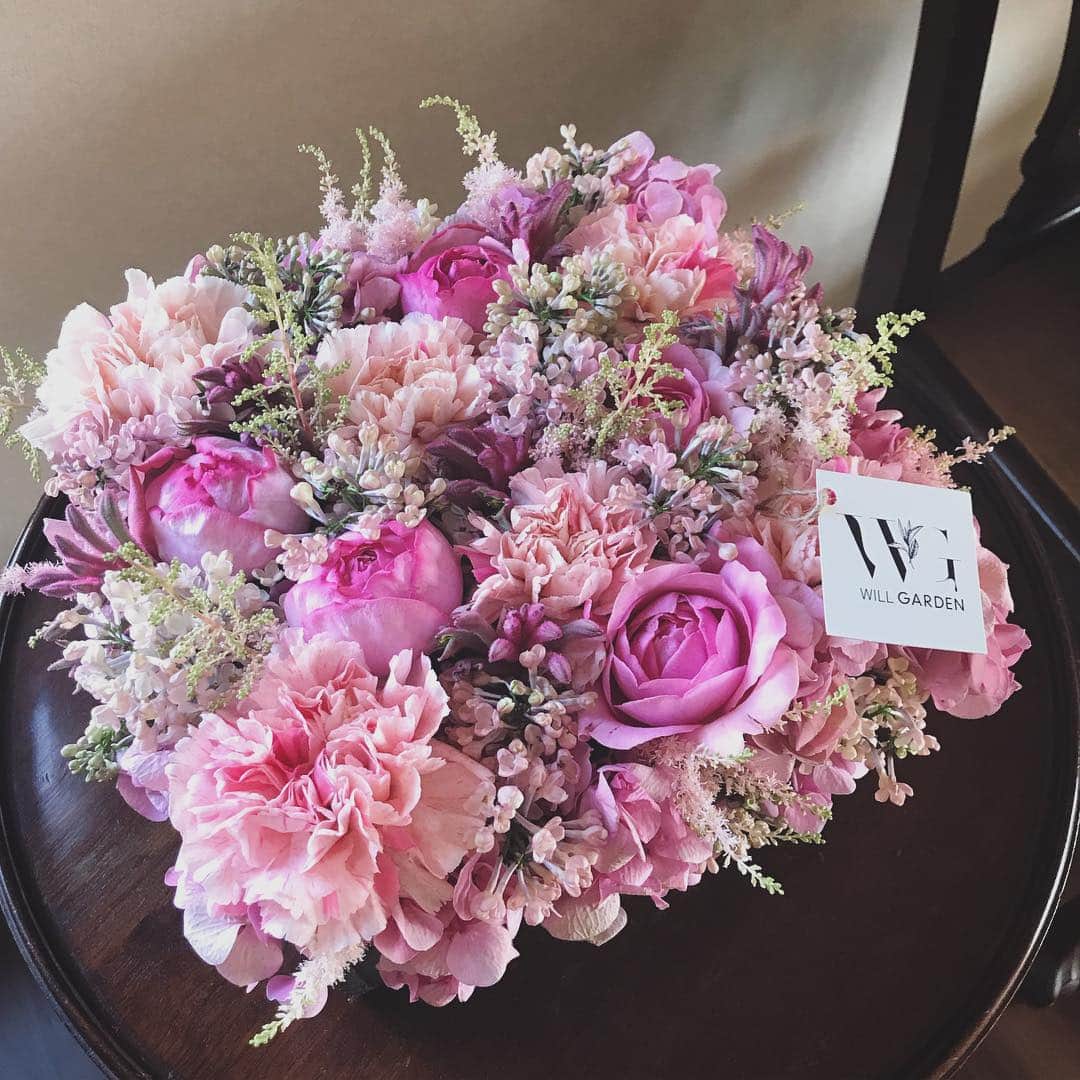 畑野ひろ子のインスタグラム：「本日のレッスン。 ご参加頂きました皆様、ありがとうございました。  #flower #flowers #arrange #spring #pink #lesson #willgarden」