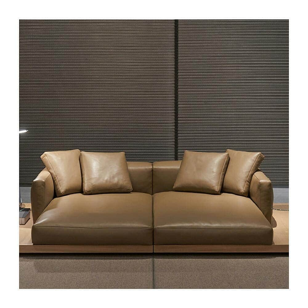 B&B Italiaさんのインスタグラム写真 - (B&B ItaliaInstagram)「Never undestimate the power of rest: last week B&B Italia presented Dock, the new upholstered seating system designed by Piero Lissoni that combines softness and elegance in different depths and heights. . #SaloneDelMobile #SaloneDelMobile2019 #PieroLissoni #bebitalia #furnituredesign」4月16日 19時46分 - bebitalia