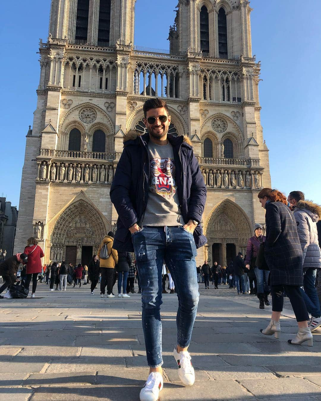 アントニオ・バラガンさんのインスタグラム写真 - (アントニオ・バラガンInstagram)「Je suis avec toi #notredame 🙏🏻🙏🏻」4月16日 20時00分 - antoniobarragan17