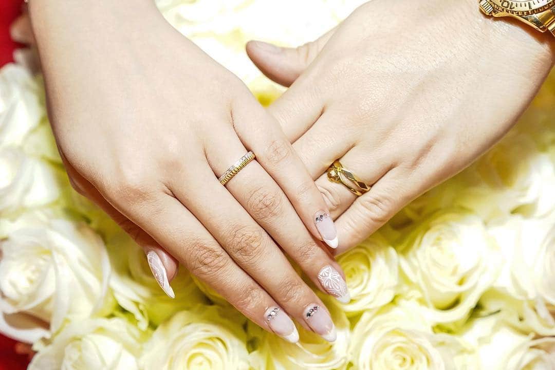 hacocoro weddingさんのインスタグラム写真 - (hacocoro weddingInstagram)「新婦様から新郎様へサプライズ。 ・ 送られた言葉は、 「あなたと出会ってからの 人生の方が圧等的に楽しいです！」 ・  愛溢れる、素敵なパーティでした。 ・ ・ photographer： @ray_yamagucci  #hacocoro #wedding #artdirection#decoration #artdirector#dly#パーティー  #会費制ウエディング#ウエディングフォト #ウエディング #ウエディングプランナー #会場コーディネート #結婚式 #結婚式DIY #結婚式二次会 #装飾 #貸切会場 #貸切パーティー #二次会会場 #プレ花嫁 #おしゃれさんと繋がりたい　#日本中のプレ花嫁さんと繋がりたい」4月16日 19時53分 - hacocoro_wedding