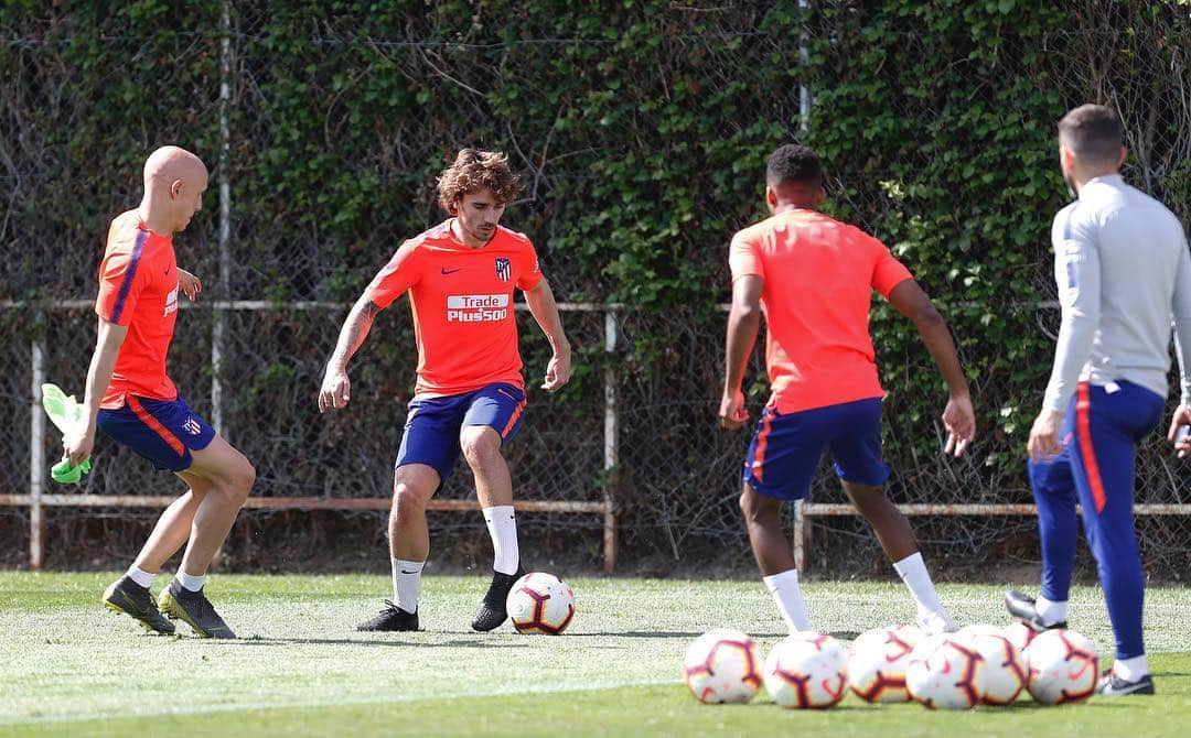 アトレティコ・マドリードさんのインスタグラム写真 - (アトレティコ・マドリードInstagram)「Vuelta al trabajo ⚽️ Back to work #PorqueLuchanComoHermanos #AtléticoDeMadrid #Atleti #AúpaAtleti」4月16日 20時00分 - atleticodemadrid