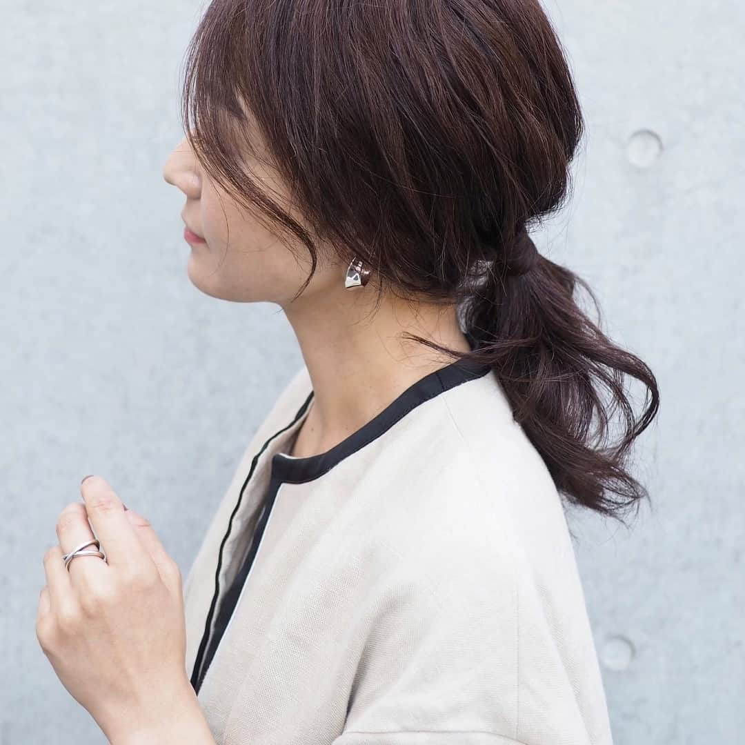 yoko178loveさんのインスタグラム写真 - (yoko178loveInstagram)「#earrings ． ． 存在感のある シルバーイヤリング  @iris47_official ． 滑らかな曲線と シャープな立体感が コーデを引き立ててくれる✨ ． ． #iris47 #イヤリング#accessory #silver #silveraccessory #シルバーアクセサリー」4月16日 20時03分 - yoko178love