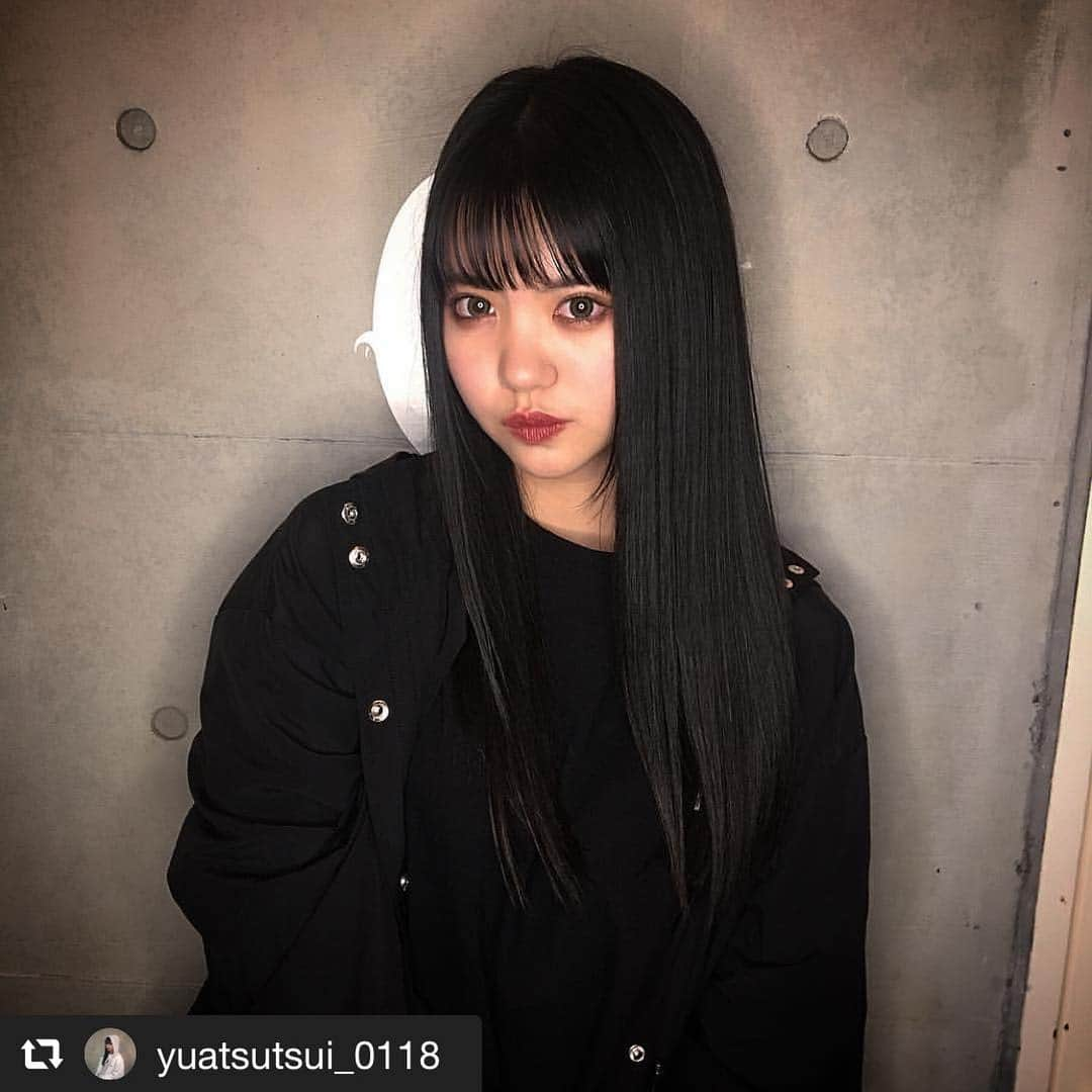 唐沢憲司さんのインスタグラム写真 - (唐沢憲司Instagram)「@yuatsutsui_0118 ゆあてぃー様ご来店して下さいました☺️👏🏻✂️ カットしてトリートメント✨💪🏻 #hair  トリートメントしてきてとぅるんとぅるん🖤 前髪の幅を少し広げてみたぁ ･ @log_kenjikarasawa  ありがとうございました!!!😳 #ゆあてぃー #黒髪ロング #黒髪ロングストレート #ストレートヘア #黒髪」4月16日 20時06分 - log_kenjikarasawa