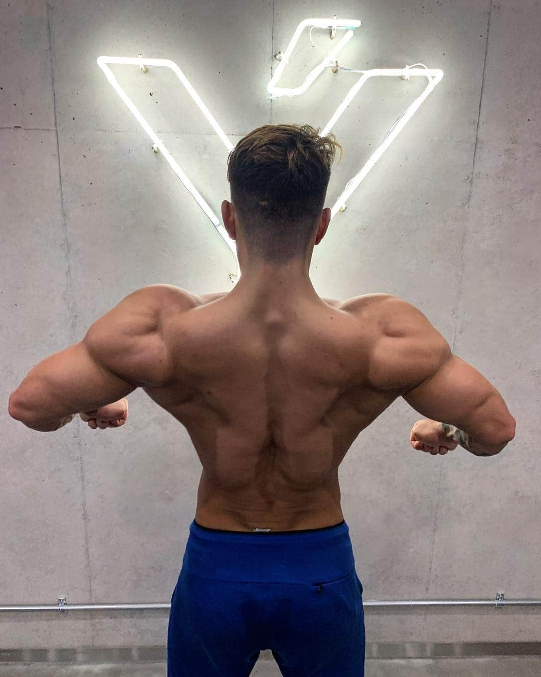 エドワード加藤さんのインスタグラム写真 - (エドワード加藤Instagram)「Back day 💪😎」4月16日 20時12分 - edward_kato_fitness_jp