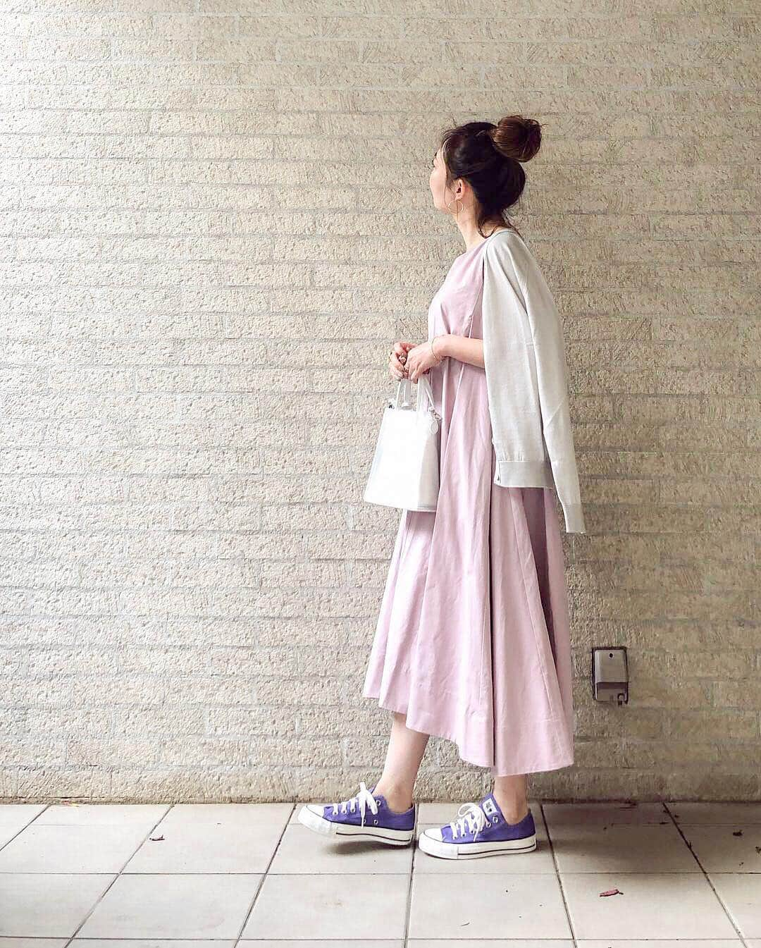 nanaさんのインスタグラム写真 - (nanaInstagram)「ㅤ ㅤ 2019.4.16 Tue #nanacoordinate 𓇼 ななコ 🐼ㅤ ㅤ ㅤ gray 𓇬 pink 𓇬 purple 𓋜 blogに詳しく書きます✎*。 ━━━━━☞blogへはtopからﾄﾍﾞﾏｽ𓅩𓂃 ㅤㅤ ㅤ ㅤ ｻﾗｯとした肌触りが気持ちｲｲ @johnsmedleyknitwear.jp のｶｰﾃﾞ𓂅 ﾄﾚﾝﾄﾞもｽｷやけど ﾍﾞｰｼｯｸで上質なﾓﾉを大切に長く着るのもｽｷ𓆸*ﾟ 薄手ﾀﾞｶﾗ今ｶﾗ夏ﾏﾃﾞ長く着られる𓂃 ㅤ ㅤ ﾜﾝﾋﾟは今月25日に発売になる @sylph_official × @parte_official × @nanapanda517  ｺﾗﾎﾞﾜﾝﾋﾟのﾋﾟﾝｸ𓀠𓀠𓀠 たっぷりﾌﾜﾌﾜで、ﾁﾗ見せｷﾞﾝｶﾞﾑ裏地がpoint❤︎ また日が近くなりましたら告知させてｸﾀﾞｻｲ𓂣 ㅤ ㅤ ﾊﾞｯｸﾞは @charleskeith_jp のんでﾒﾁﾔお気に入り𓃺 ㅤ ㅤ ㅤ  ㅤ  ㅤ ㅤ ㅤ ㅤ ㅤ ㅤ ㅤ #suppliedby #johnsmedleyjp #ジョンスメドレー #converse #ニットウェア #SmedleyStyle #outfit #fashion #ootd #coordinate #大人カジュアル  #locari mery  #beaustagrammer  #シンプルコーデ #プチプラコーデ  #mineby3mootd #instafashion #fashionblogger #fashionista #데일리록 #코디 #옷스타그램 #멋스타그램 #穿搭 #오오티디  #패션스타그램일상」4月16日 20時18分 - nanapanda517