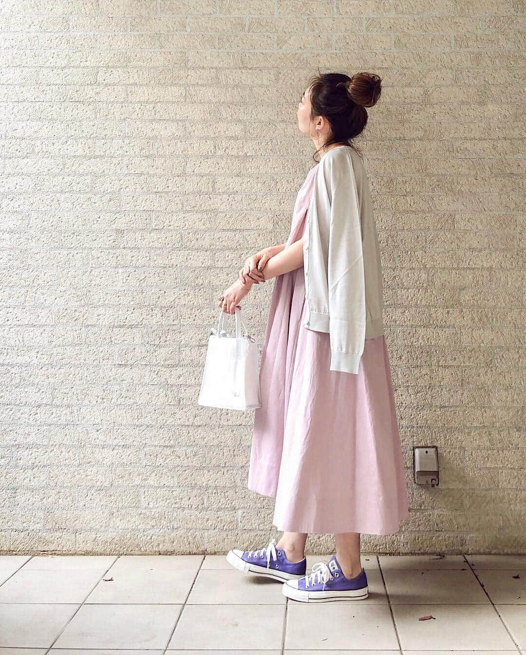 nanaさんのインスタグラム写真 - (nanaInstagram)「ㅤ ㅤ 2019.4.16 Tue #nanacoordinate 𓇼 ななコ 🐼ㅤ ㅤ ㅤ gray 𓇬 pink 𓇬 purple 𓋜 blogに詳しく書きます✎*。 ━━━━━☞blogへはtopからﾄﾍﾞﾏｽ𓅩𓂃 ㅤㅤ ㅤ ㅤ ｻﾗｯとした肌触りが気持ちｲｲ @johnsmedleyknitwear.jp のｶｰﾃﾞ𓂅 ﾄﾚﾝﾄﾞもｽｷやけど ﾍﾞｰｼｯｸで上質なﾓﾉを大切に長く着るのもｽｷ𓆸*ﾟ 薄手ﾀﾞｶﾗ今ｶﾗ夏ﾏﾃﾞ長く着られる𓂃 ㅤ ㅤ ﾜﾝﾋﾟは今月25日に発売になる @sylph_official × @parte_official × @nanapanda517  ｺﾗﾎﾞﾜﾝﾋﾟのﾋﾟﾝｸ𓀠𓀠𓀠 たっぷりﾌﾜﾌﾜで、ﾁﾗ見せｷﾞﾝｶﾞﾑ裏地がpoint❤︎ また日が近くなりましたら告知させてｸﾀﾞｻｲ𓂣 ㅤ ㅤ ﾊﾞｯｸﾞは @charleskeith_jp のんでﾒﾁﾔお気に入り𓃺 ㅤ ㅤ ㅤ  ㅤ  ㅤ ㅤ ㅤ ㅤ ㅤ ㅤ ㅤ #suppliedby #johnsmedleyjp #ジョンスメドレー #converse #ニットウェア #SmedleyStyle #outfit #fashion #ootd #coordinate #大人カジュアル  #locari mery  #beaustagrammer  #シンプルコーデ #プチプラコーデ  #mineby3mootd #instafashion #fashionblogger #fashionista #데일리록 #코디 #옷스타그램 #멋스타그램 #穿搭 #오오티디  #패션스타그램일상」4月16日 20時18分 - nanapanda517