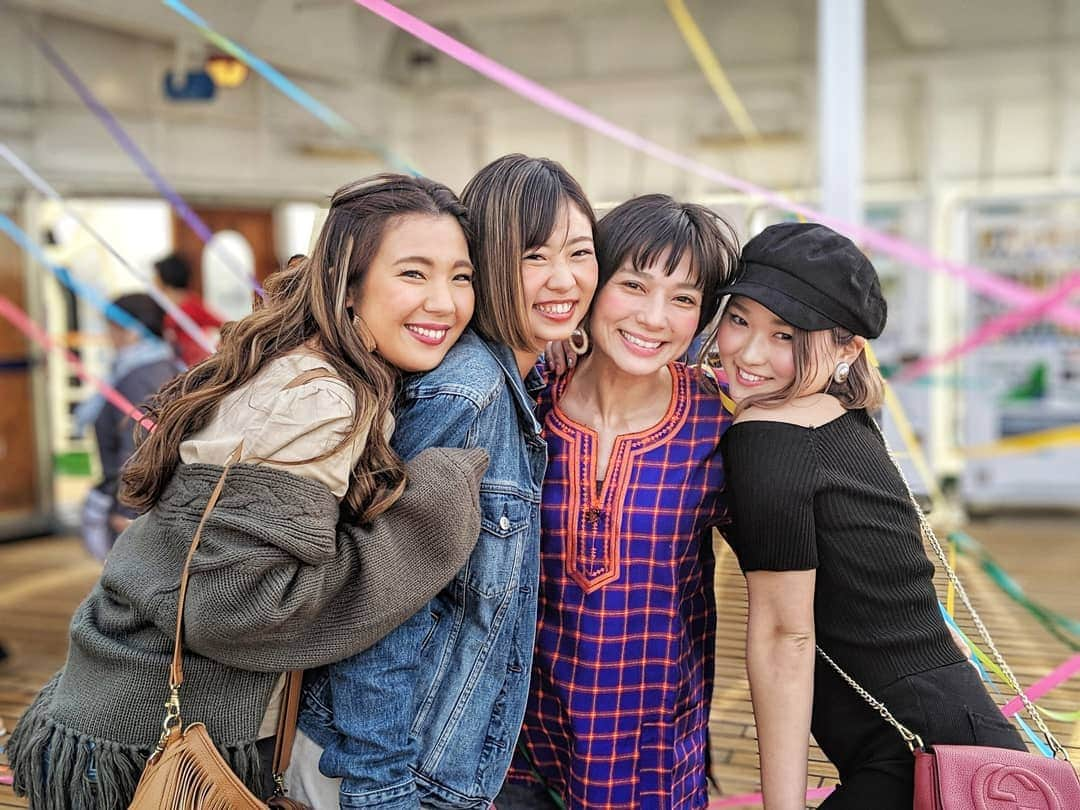 芳美リンさんのインスタグラム写真 - (芳美リンInstagram)「いよいよ、クルージングは最終工程に。  @peaceboat.cruise  アジアを巡る、12日間のクルージング。 普段出会えないような方と話して、 様々なイベントに参加して、☺ 寄港地を堪能して。  自分の実力不足を実感して。 やりたいことも増えて。  とても有意義な時間です。  皆様、いつも本当にありがとうございます♥  そして、航海中にとても嬉しいお知らせが届きました。  皆様が応援してくれたおかげて、 #スイスデリスアンバサダー　に選んでいただけました✨  @swissdelice_jp  いいねやコメント、応援、本当にありがとうございます。 いつも支えていただいて、感謝しきりでございます。  改めまして、いつもありがとうございます♥  #peaceboat #pbgramer #第三期船上インスタグラマー @peaceboat.cruise #旅したくなるフォト#旅行 #travelstagram #旅人 #lynn_trip #旅 #travelme #travel #trip #traveler #トラベラー  #旅好きな人と繋がりたい #船旅」4月16日 20時22分 - lynn.lynn5