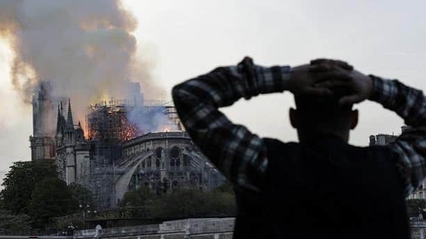 ライヴィン・クルザワさんのインスタグラム写真 - (ライヴィン・クルザワInstagram)「Notre Dame 🙏🏽🇫🇷😭」4月16日 20時23分 - kurzawa