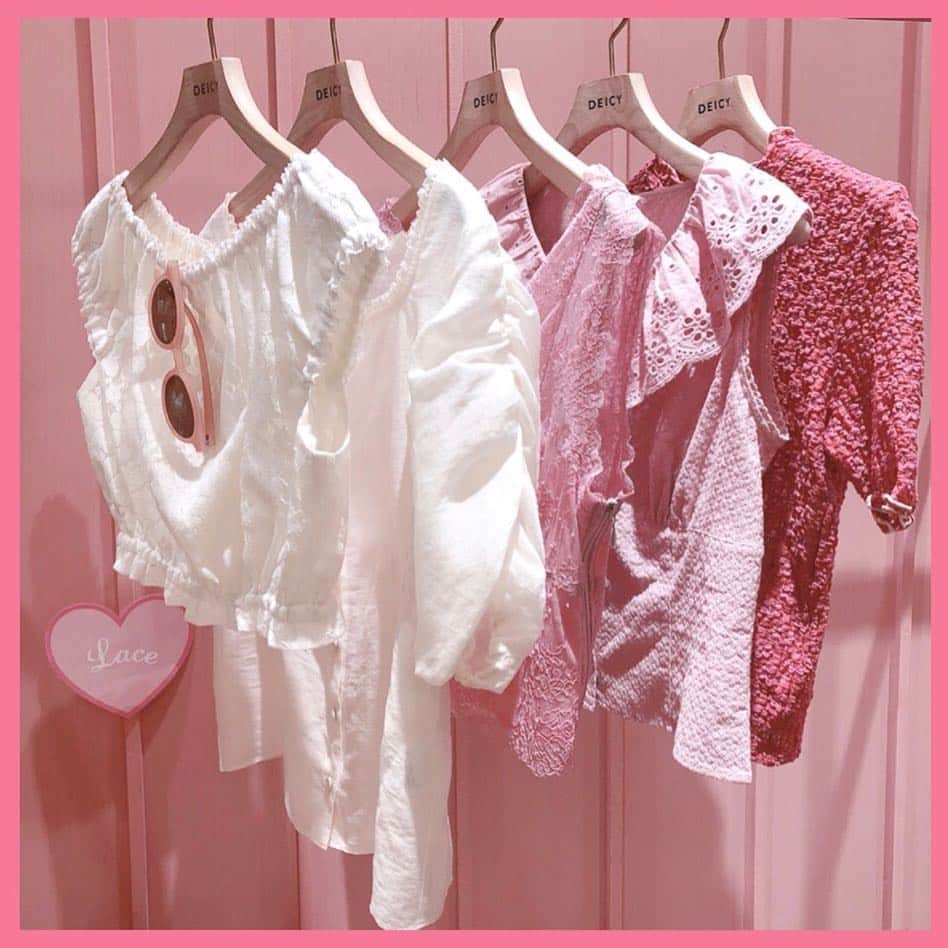 デイシーさんのインスタグラム写真 - (デイシーInstagram)「DEICY lace tops...♡ . フェミニンなレース素材のトップスをたくさん揃えております💕 "DEICY Market"でお気に入りのレースアイテムを見つけてみて下さい💐 . . . #deicy #mecoutere #deicyshinjuku #lumineshinjuku  #lace #white #pink #summer #collection #fashion #2019ss #fair #deicymarket #デイシー #ミークチュール #レース #コットンレース #ホワイト #ピンク #春服 #夏服 #コーディネート #ファッション #フェミニン #ガーリー」4月16日 20時42分 - deicy_official