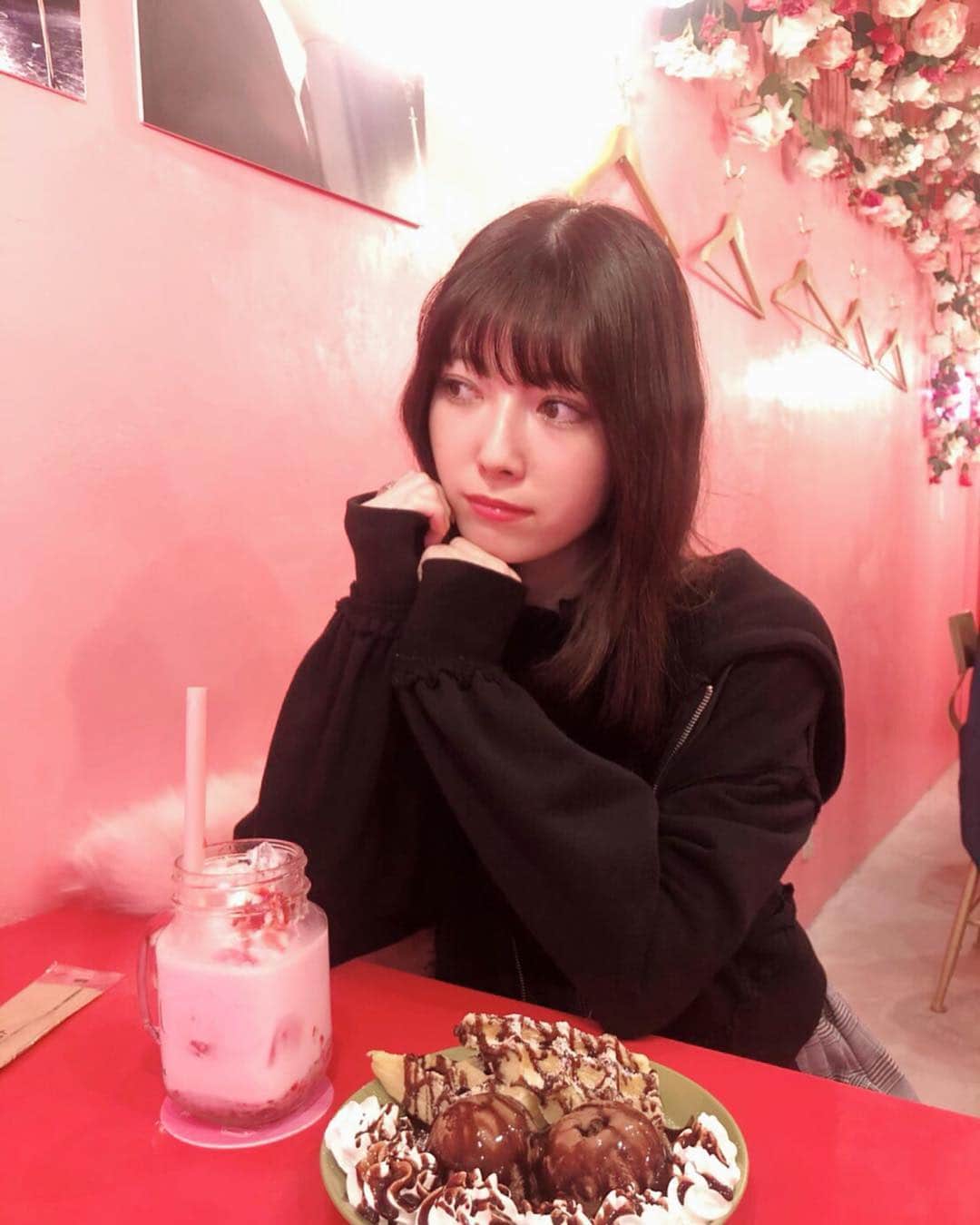 日下部美愛のインスタグラム：「💗🌹 . . #quluqulu #cafe #photo #japan #model #me #code #fashion #makeup #followme #instagood #camera #한국 #맞팔 #사진 #데일리 #데일리룩 #인스타사진 #인스타그램 #일본인」
