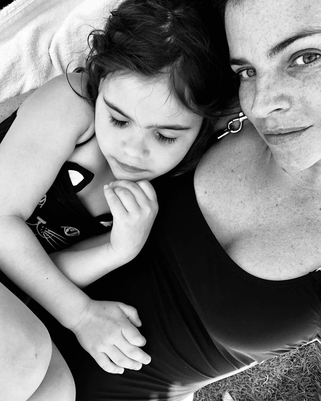 ジュリア・レストイン・ロイトフェルドさんのインスタグラム写真 - (ジュリア・レストイン・ロイトフェルドInstagram)「Kitten Nap 🐱 #romynicole  #romyandthebunnies #springbreak」4月16日 20時48分 - juliarestoinroitfeld