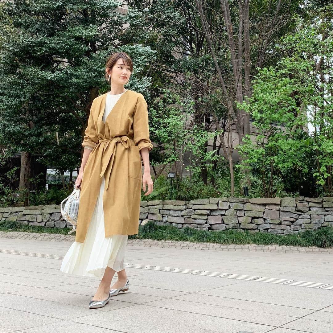 武藤京子さんのインスタグラム写真 - (武藤京子Instagram)「* 先日のお洋服 * お友達と 銀座に美味しいものを 食べに行ったので ちょっと キレイ目に✨ * @toffandloadstone のバッグの 金具に合わせて アクセサリーと 靴を シルバーに * #ootd  #アウター #gallardagalante #ガリャルダガランテ  #ニット #uniqlo #ユニクロ  #スカート #anotheredition #アナザーエディション  #バッグ #toffandloadstone #トフアンドロードストーン  #靴 #pellico #ペリーコ  #ブログ更新しました  #プロフィールにブログのリンク貼ってます」4月16日 20時49分 - kyokomuto0628